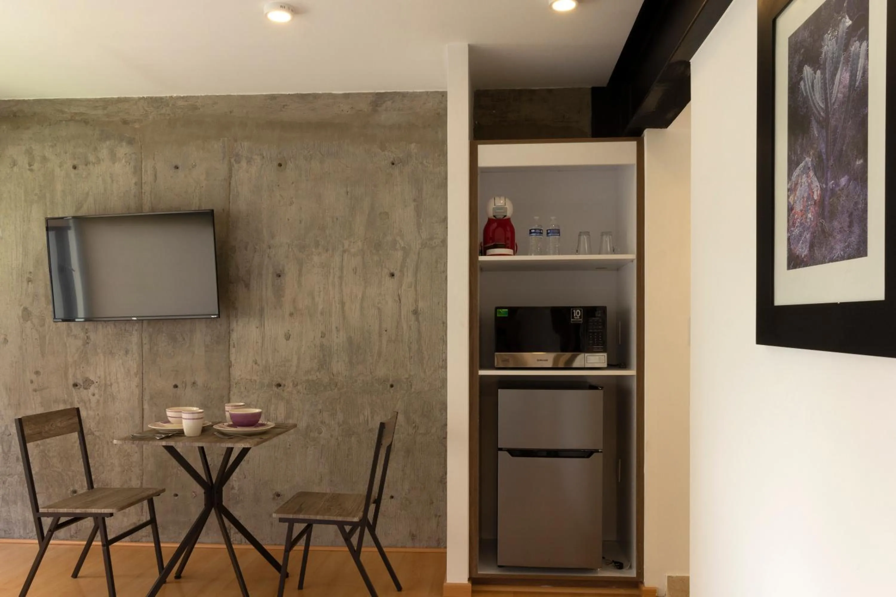 Dining area in El Doce by HomiRent