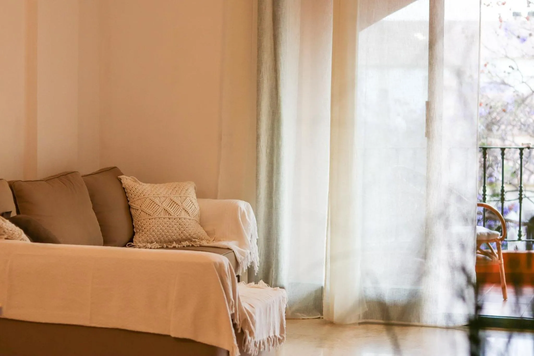 Living room, Bed in apartment nearby beach and old town Javea