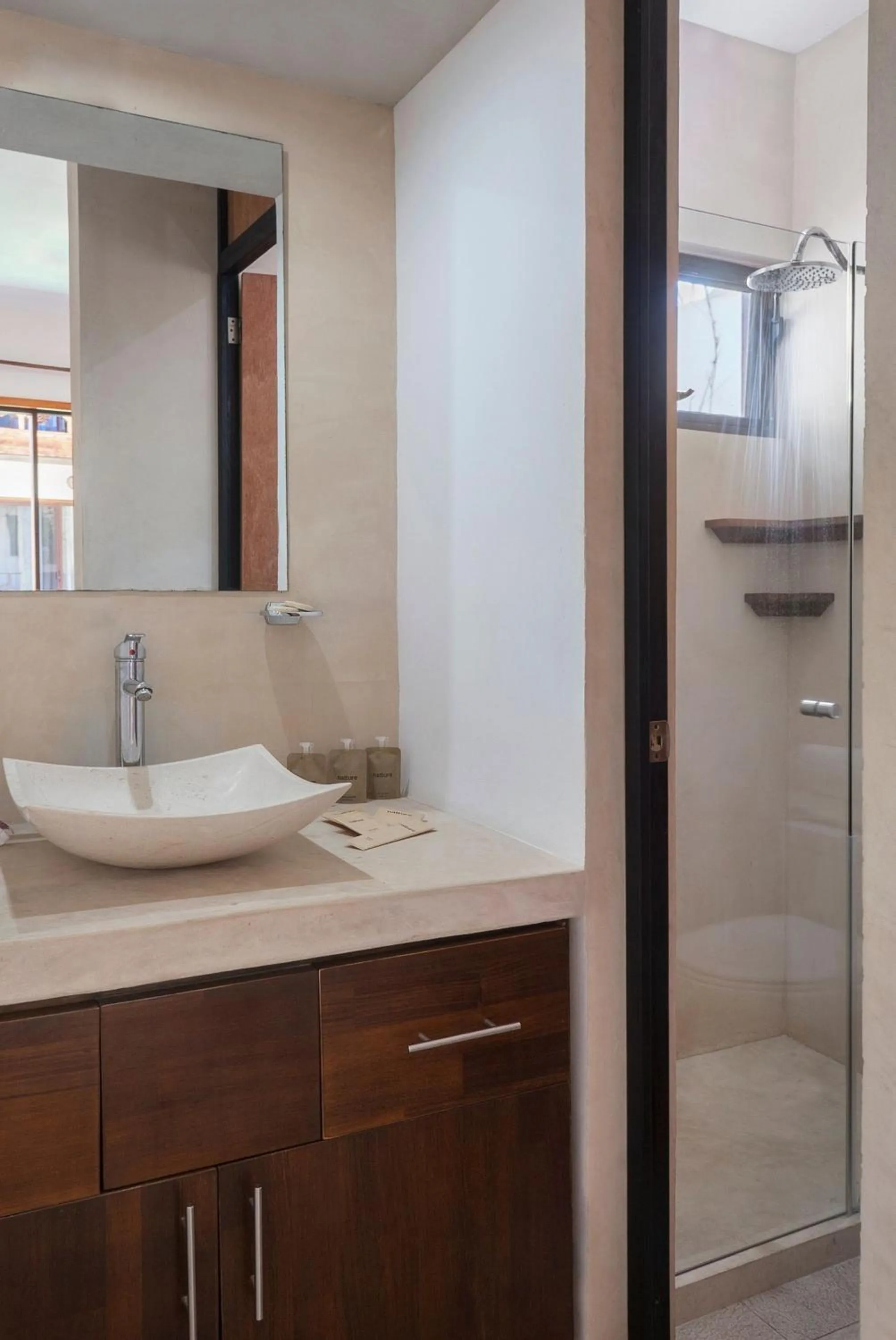 Shower in Lagoon Boutique Hotel - Luxury Chaman experience