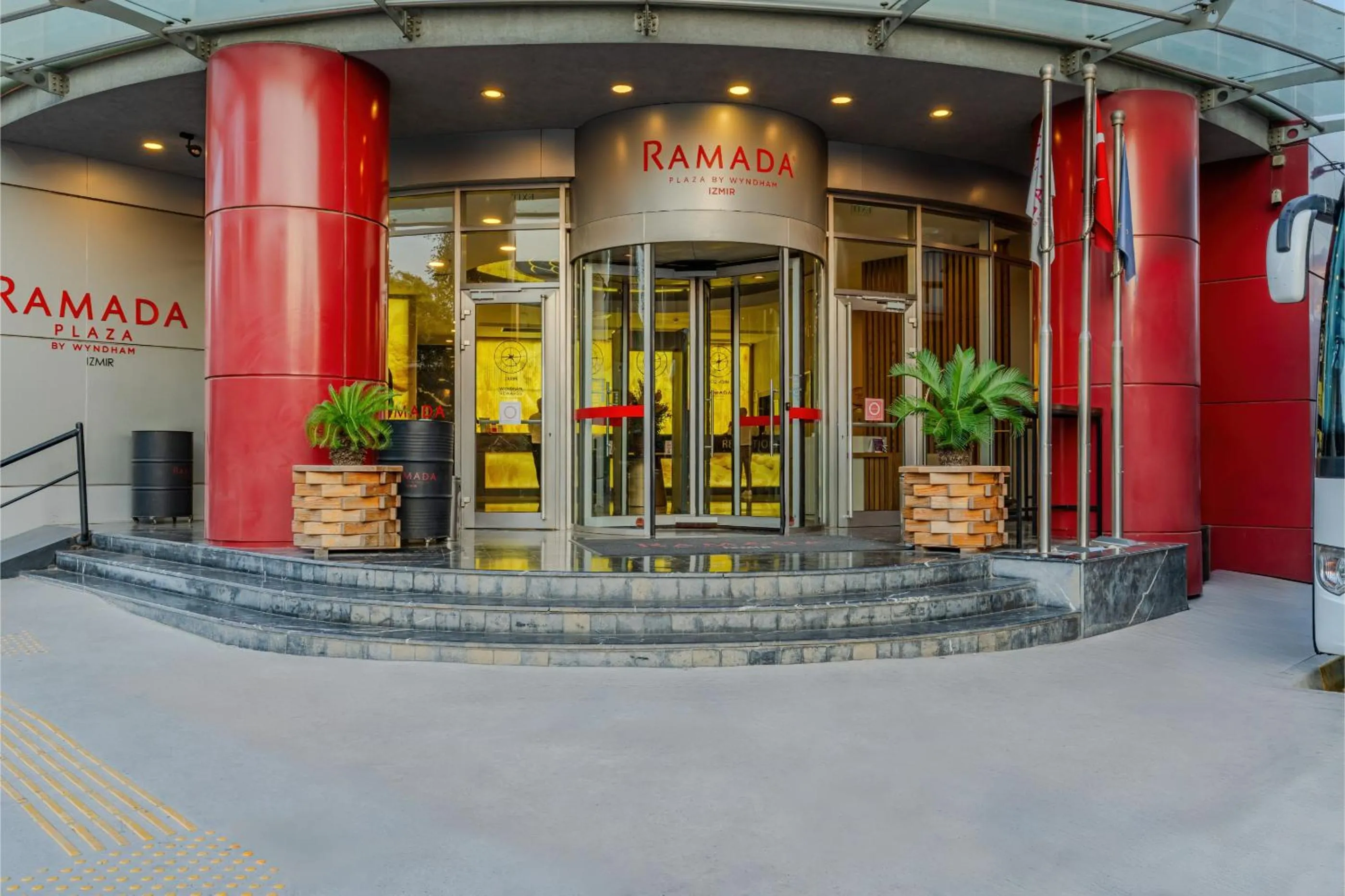 Lobby or reception in Ramada Plaza By Wyndham Izmir