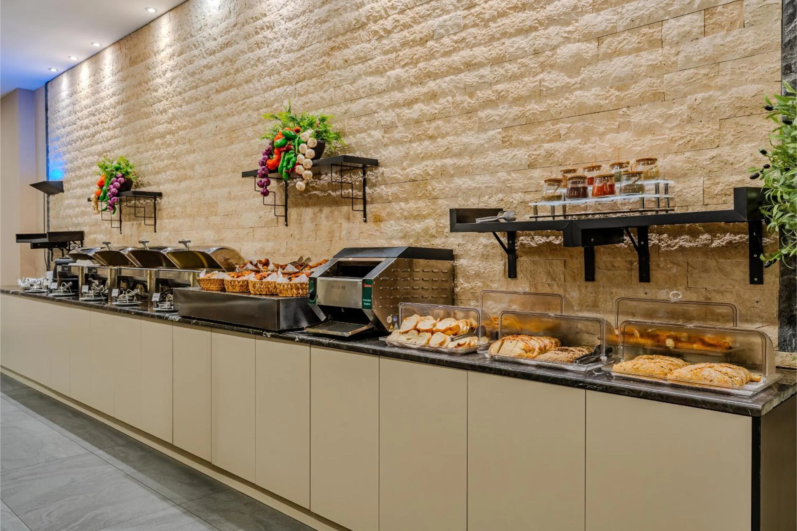 Restaurant/places to eat in Ramada Plaza By Wyndham Izmir