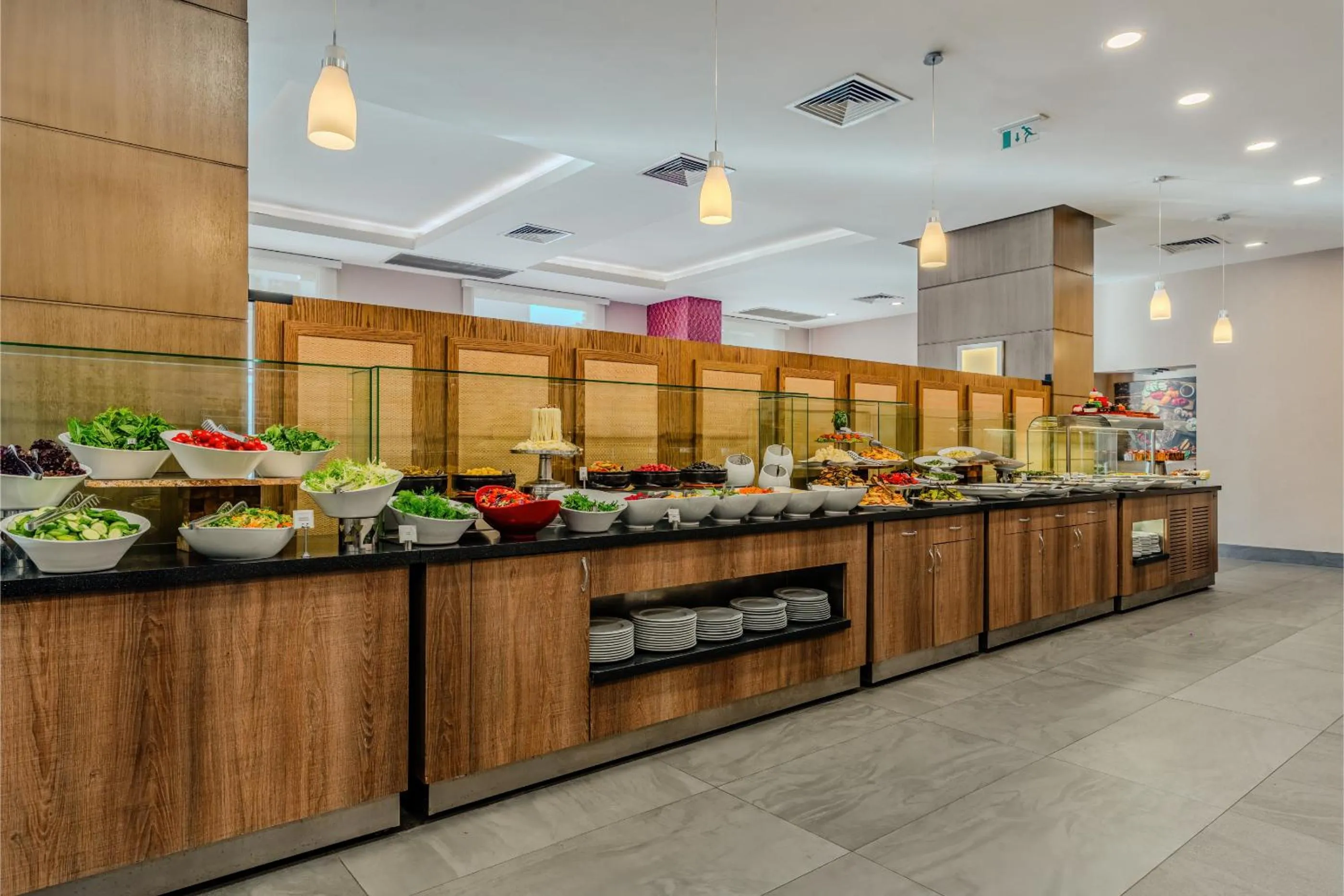 Restaurant/places to eat in Ramada Plaza By Wyndham Izmir