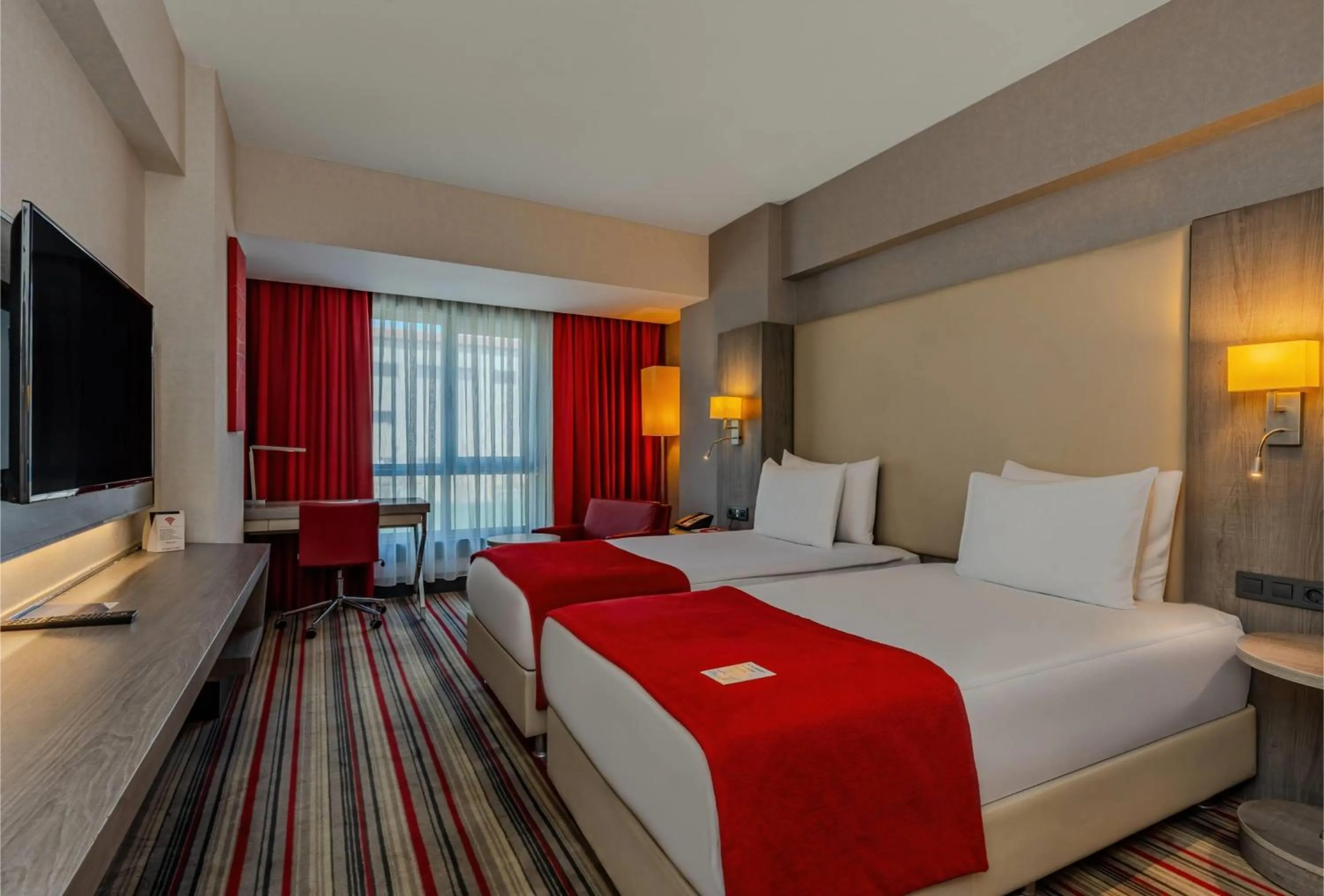 Photo of the whole room, Bed in Ramada Plaza By Wyndham Izmir