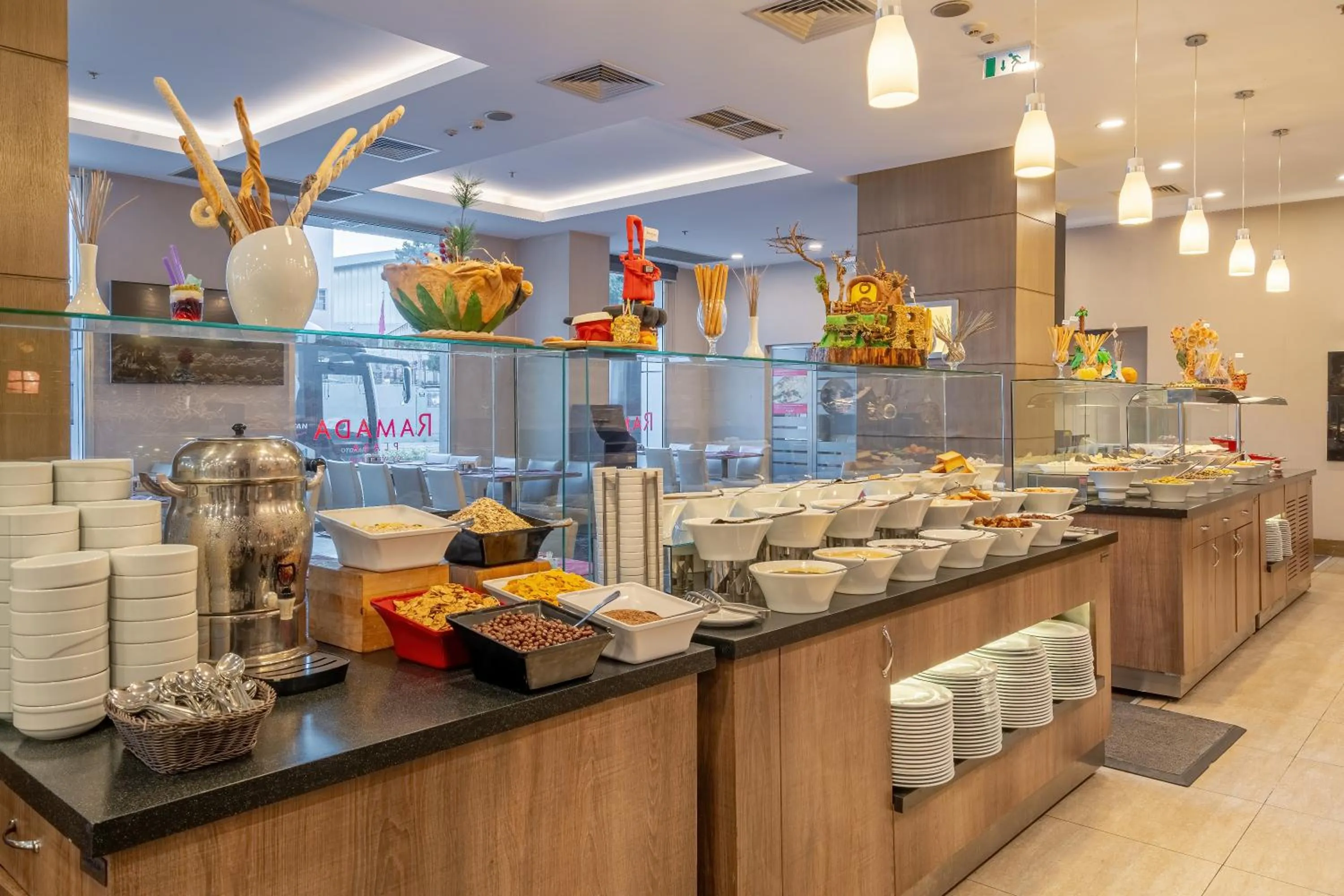 Restaurant/places to eat in Ramada Plaza By Wyndham Izmir