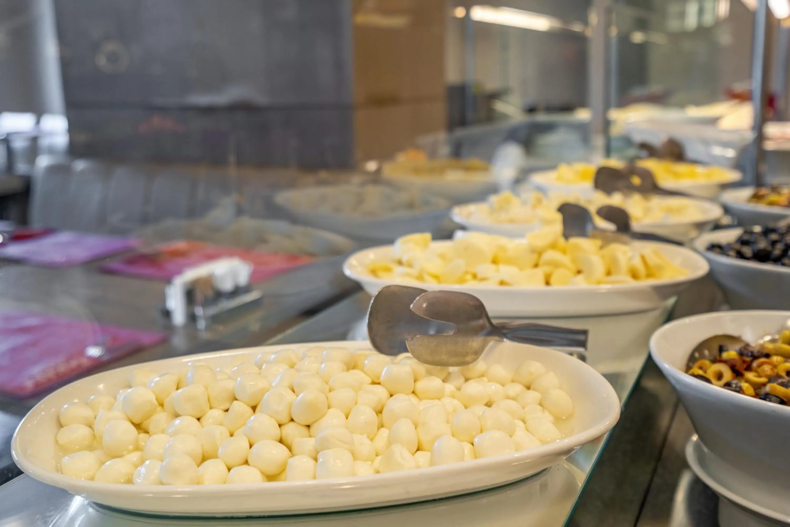 Food and drinks in Ramada Plaza By Wyndham Izmir