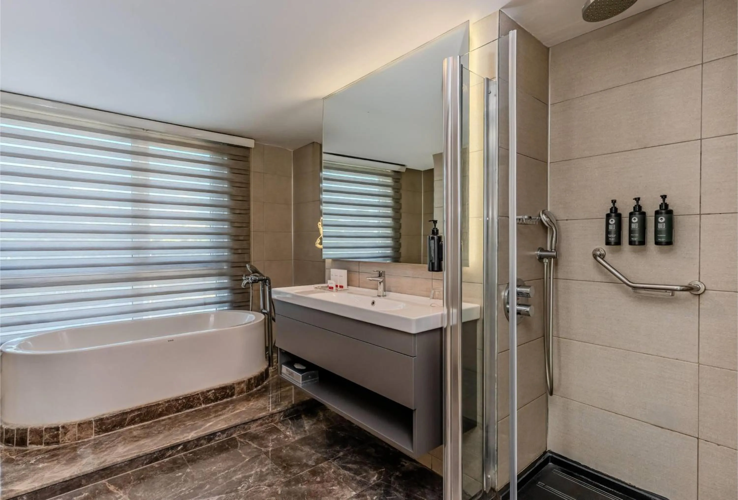 Bathroom in Ramada Plaza By Wyndham Izmir
