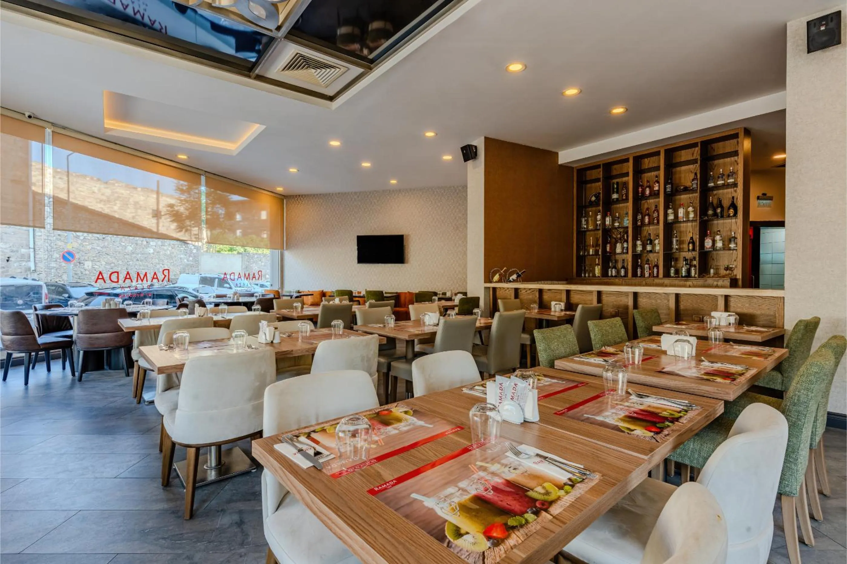Restaurant/places to eat in Ramada Plaza By Wyndham Izmir