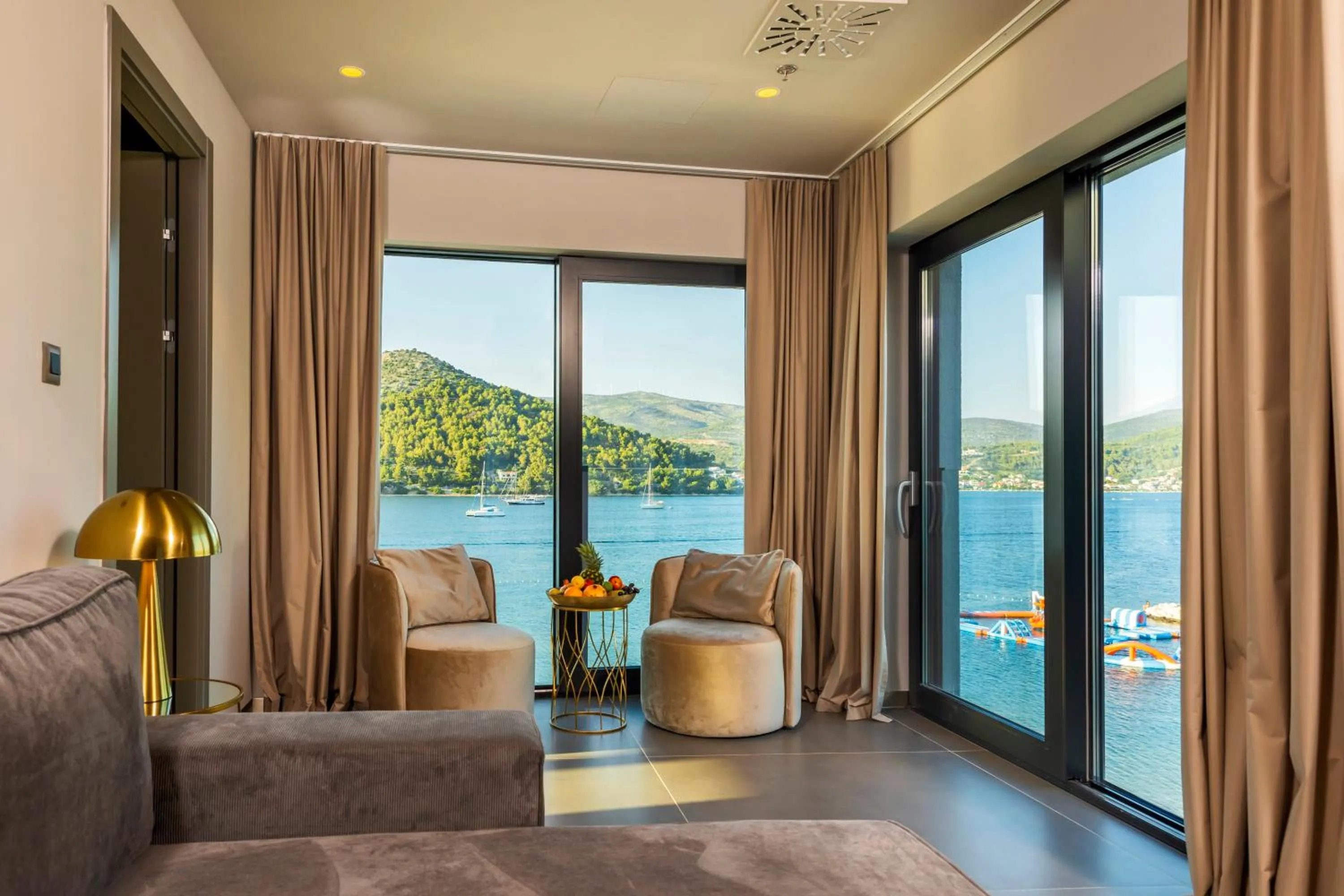 Living room in Marinus Beach Hotel