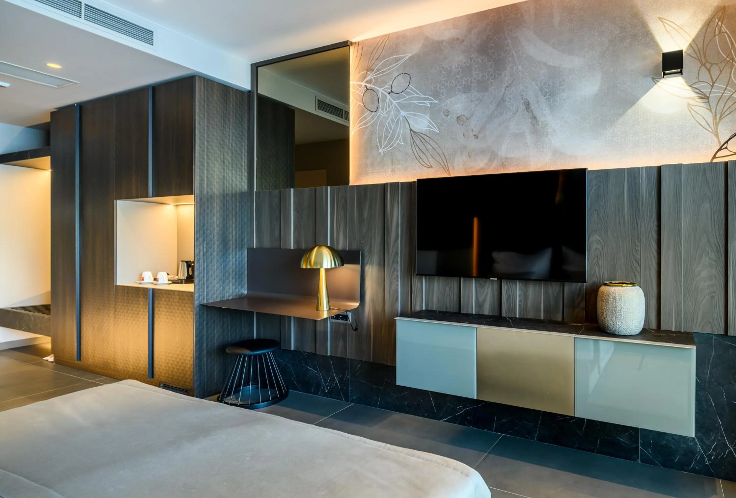 TV and multimedia, Bed in Marinus Beach Hotel