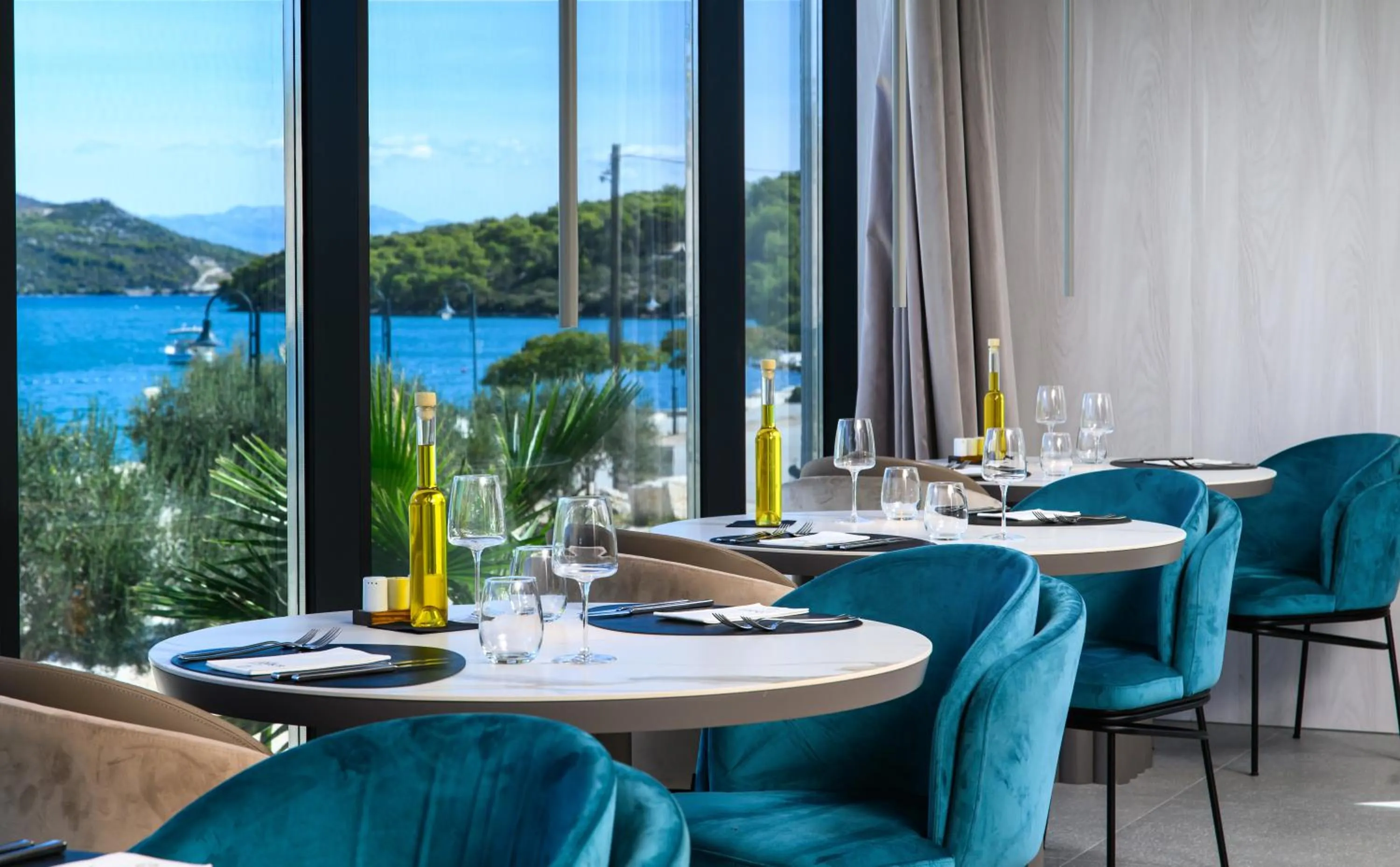 Restaurant/places to eat in Marinus Beach Hotel