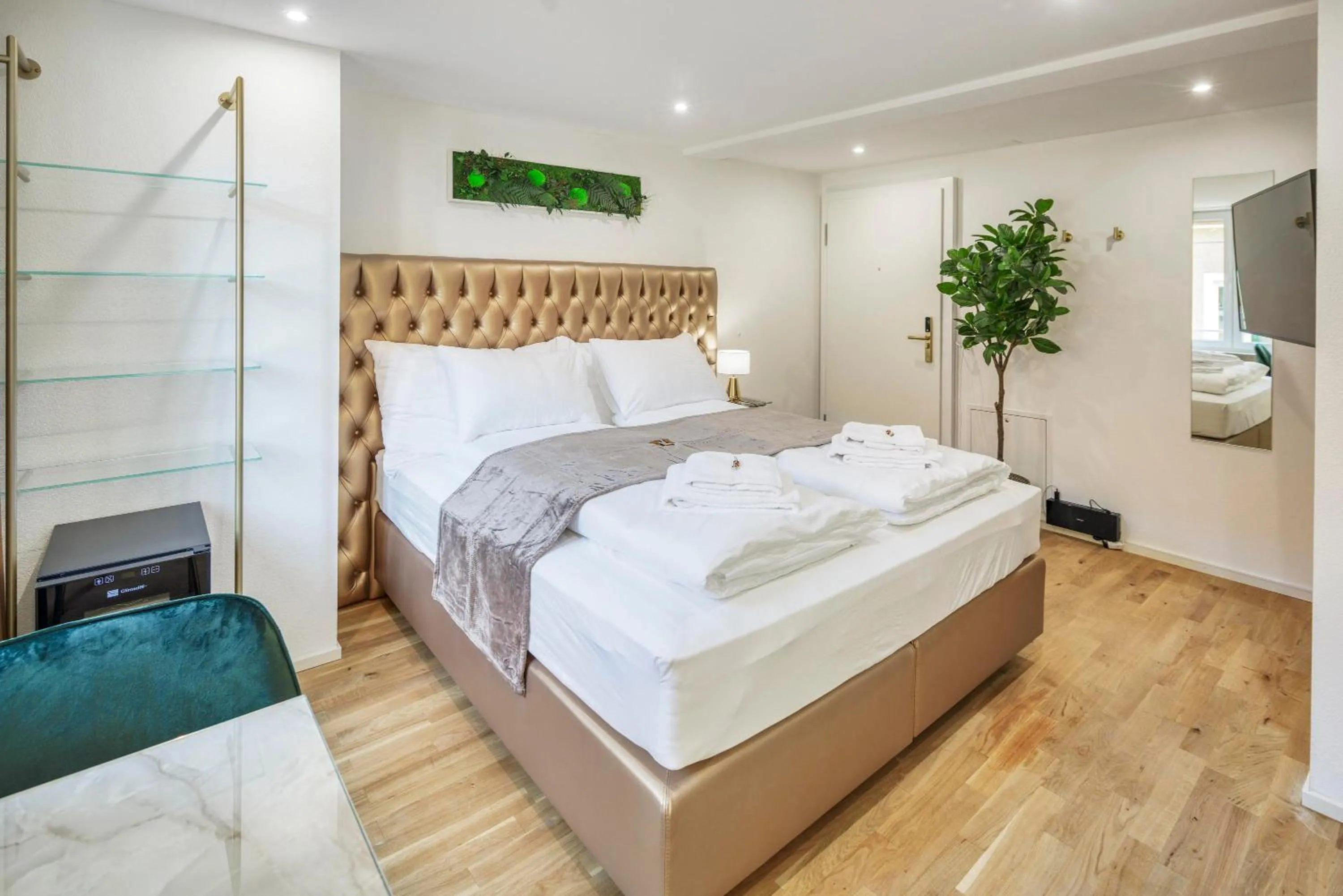 Bed in VISIMO Apartments Steigerstrasse St Gallen - Modern Living near OLMA & Hospital