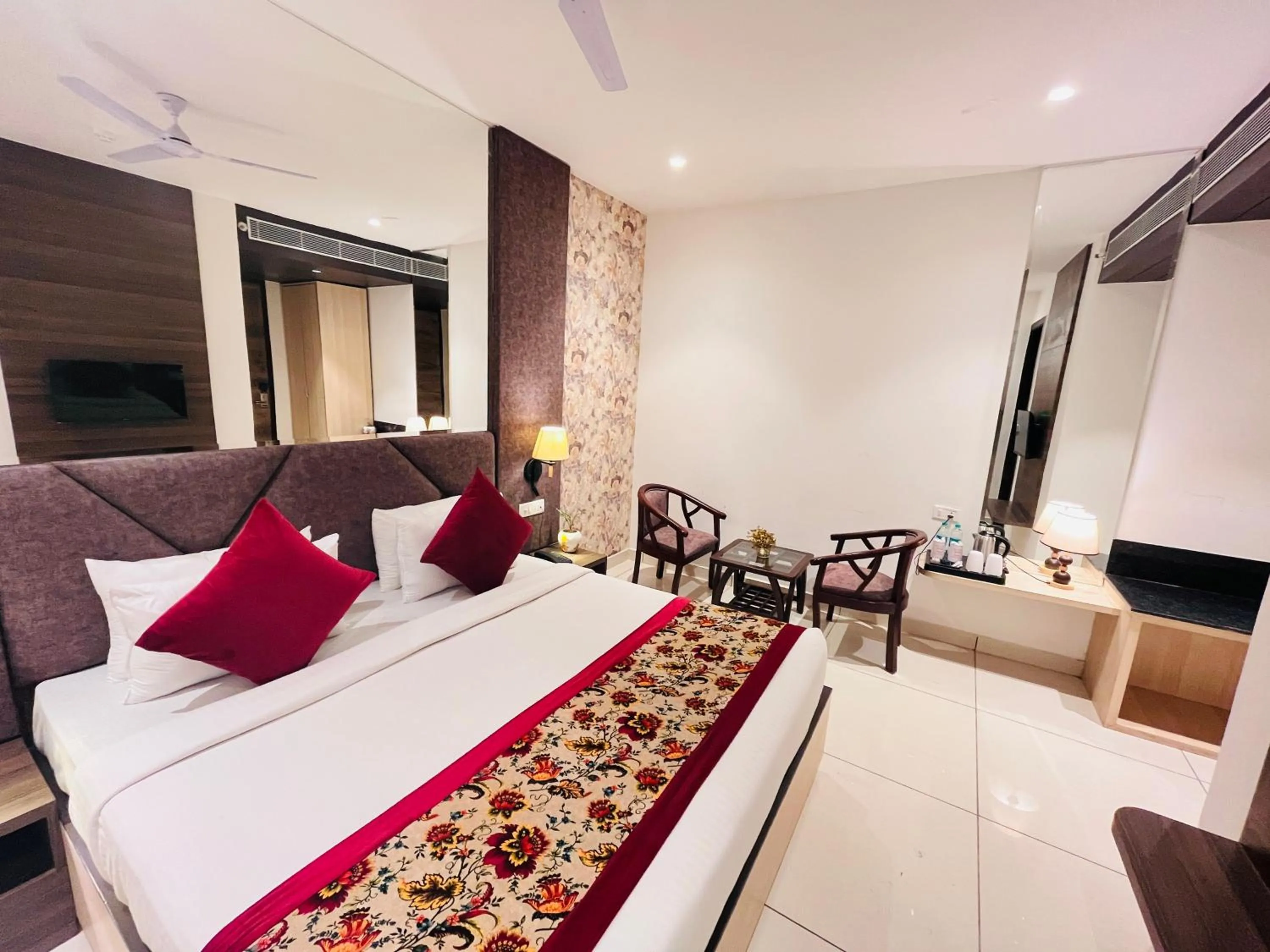 Bed in Hotel The Savode - Just 2 Mins From Golden Temple Amritsar