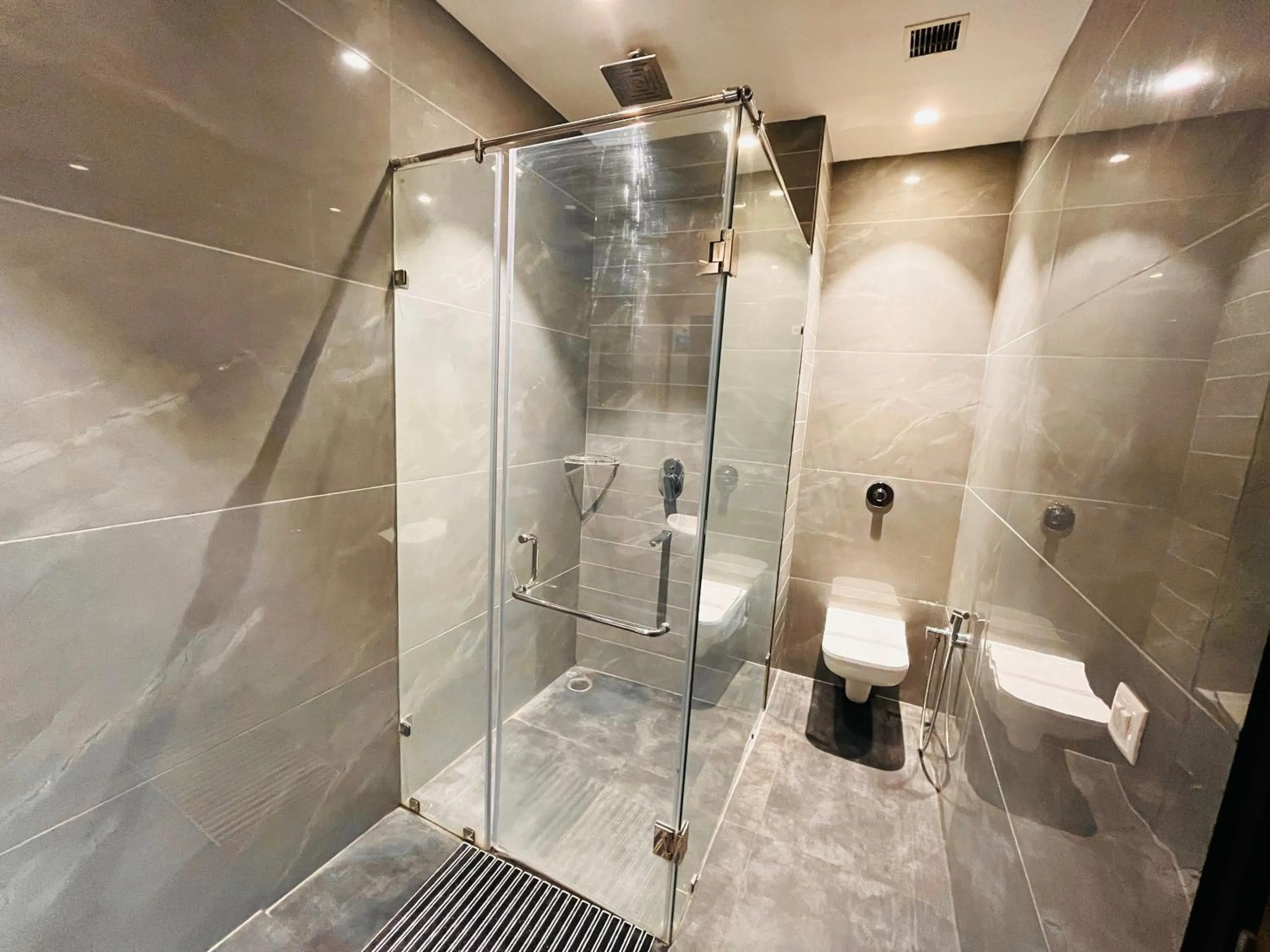 Shower in Hotel The Savode - Just 2 Mins From Golden Temple Amritsar