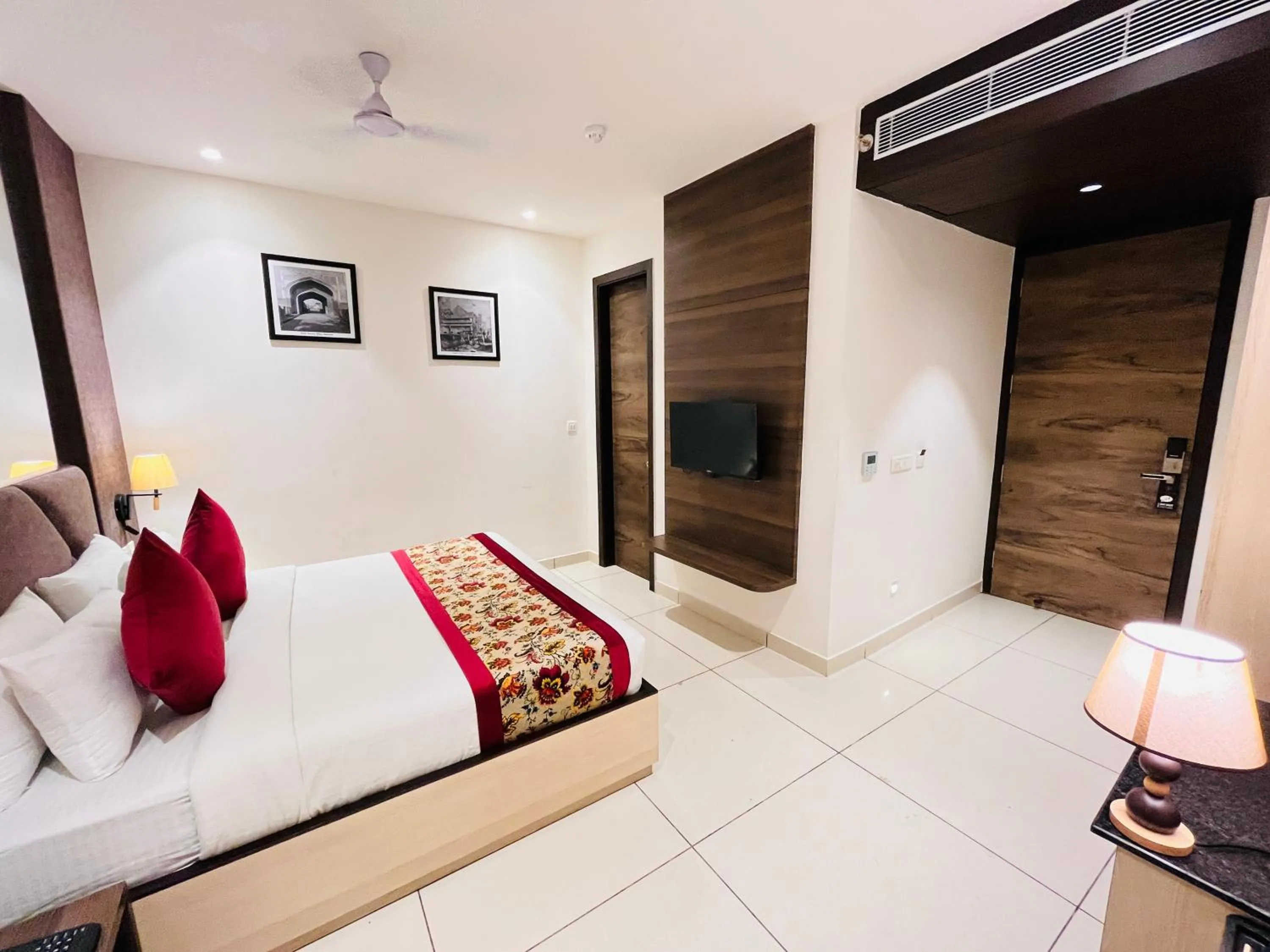 Bed in Hotel The Savode - Just 2 Mins From Golden Temple Amritsar