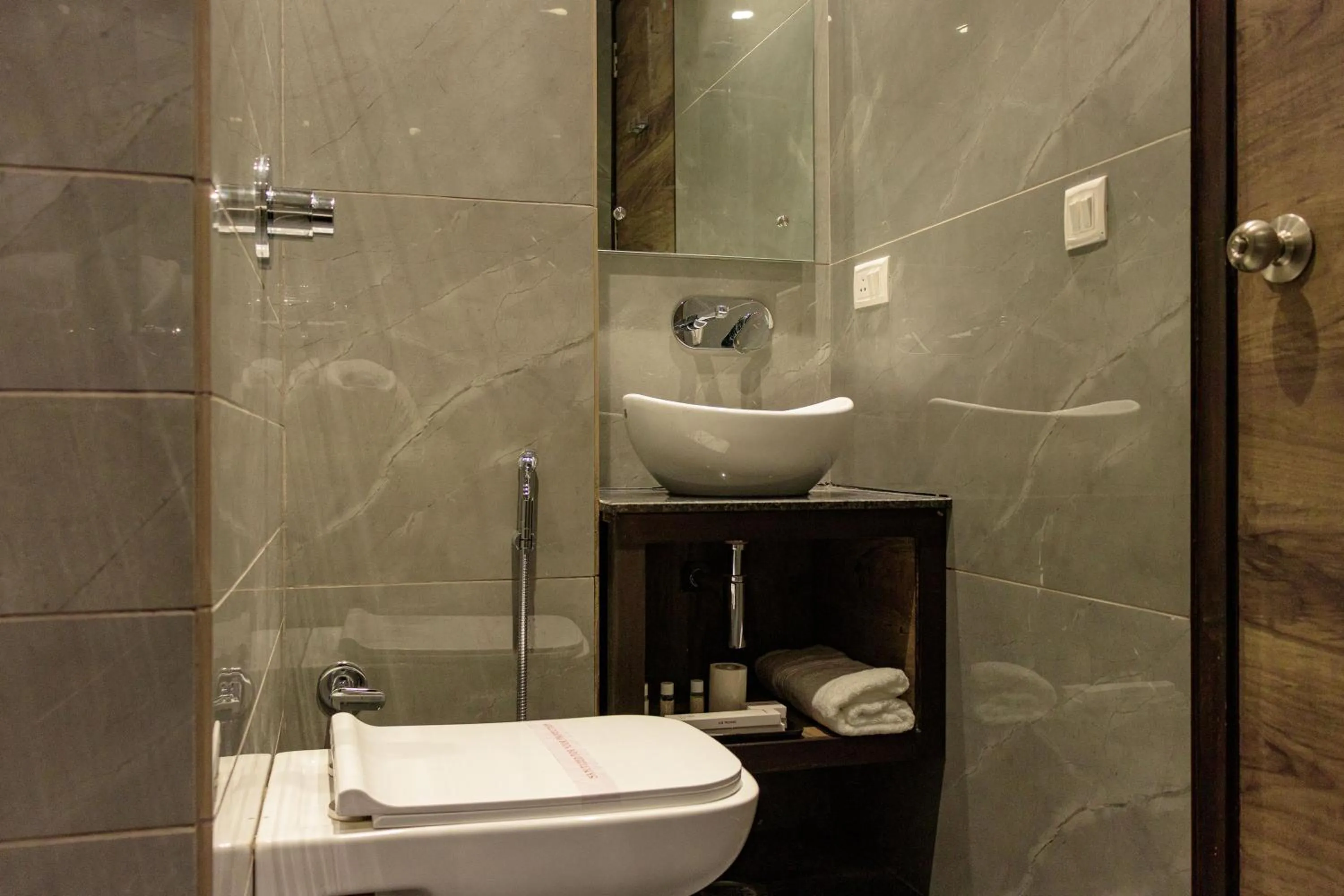Toilet in Hotel The Savode - Just 2 Mins From Golden Temple Amritsar