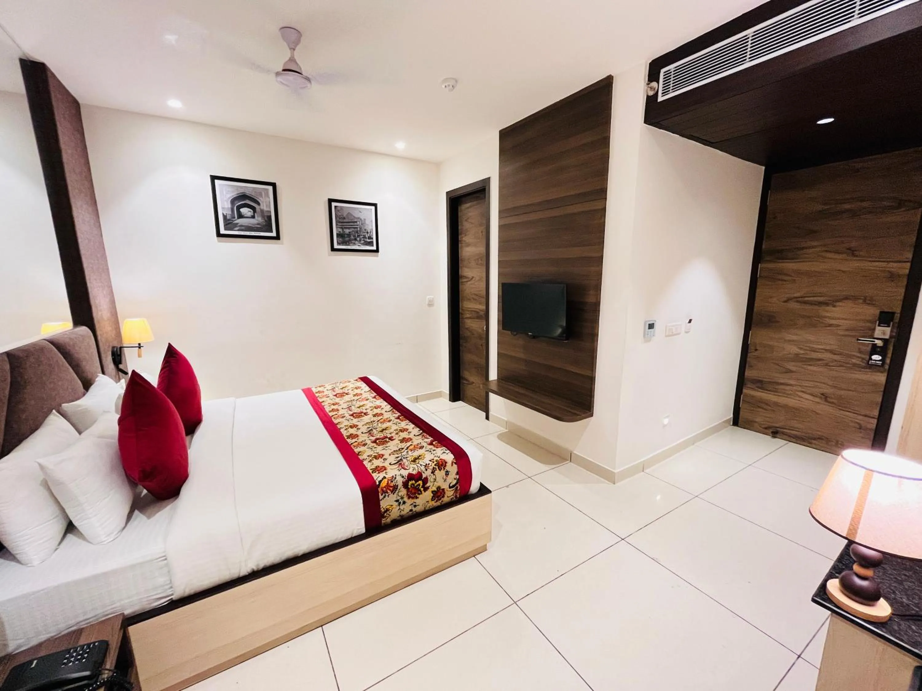 Bed in Hotel The Savode - Just 2 Mins From Golden Temple Amritsar