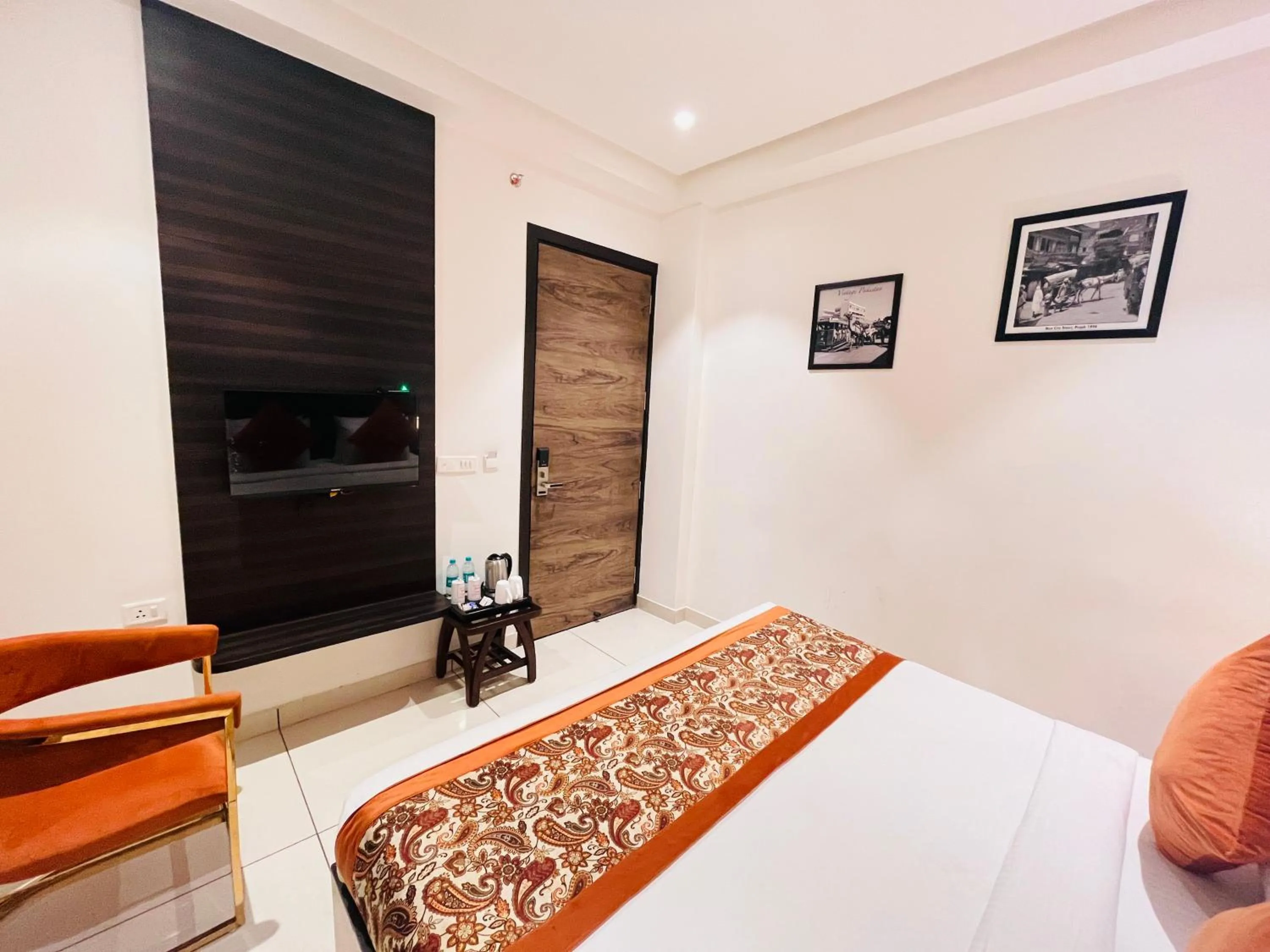 Bed in Hotel The Savode - Just 2 Mins From Golden Temple Amritsar