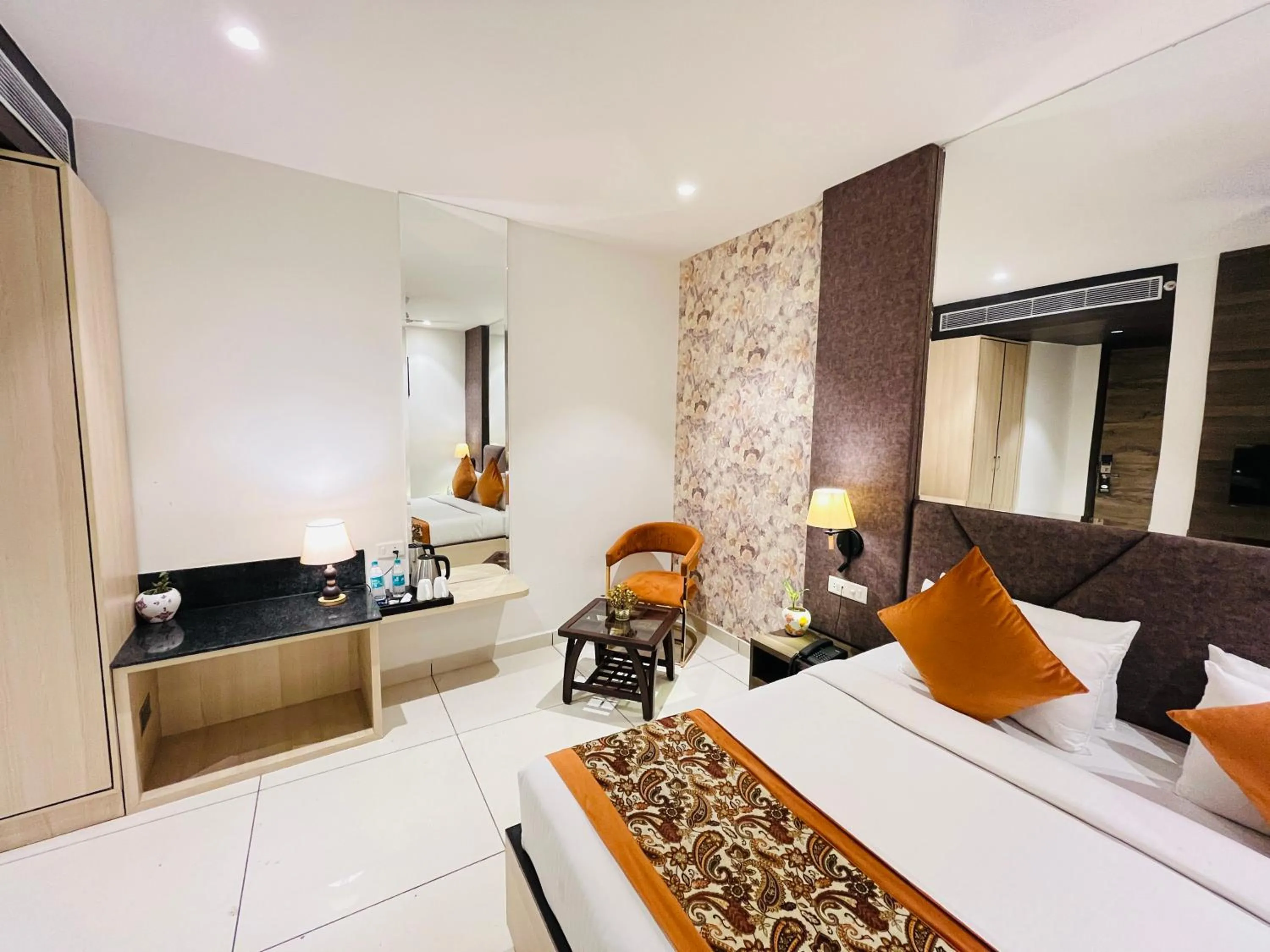 Bed in Hotel The Savode - Just 2 Mins From Golden Temple Amritsar