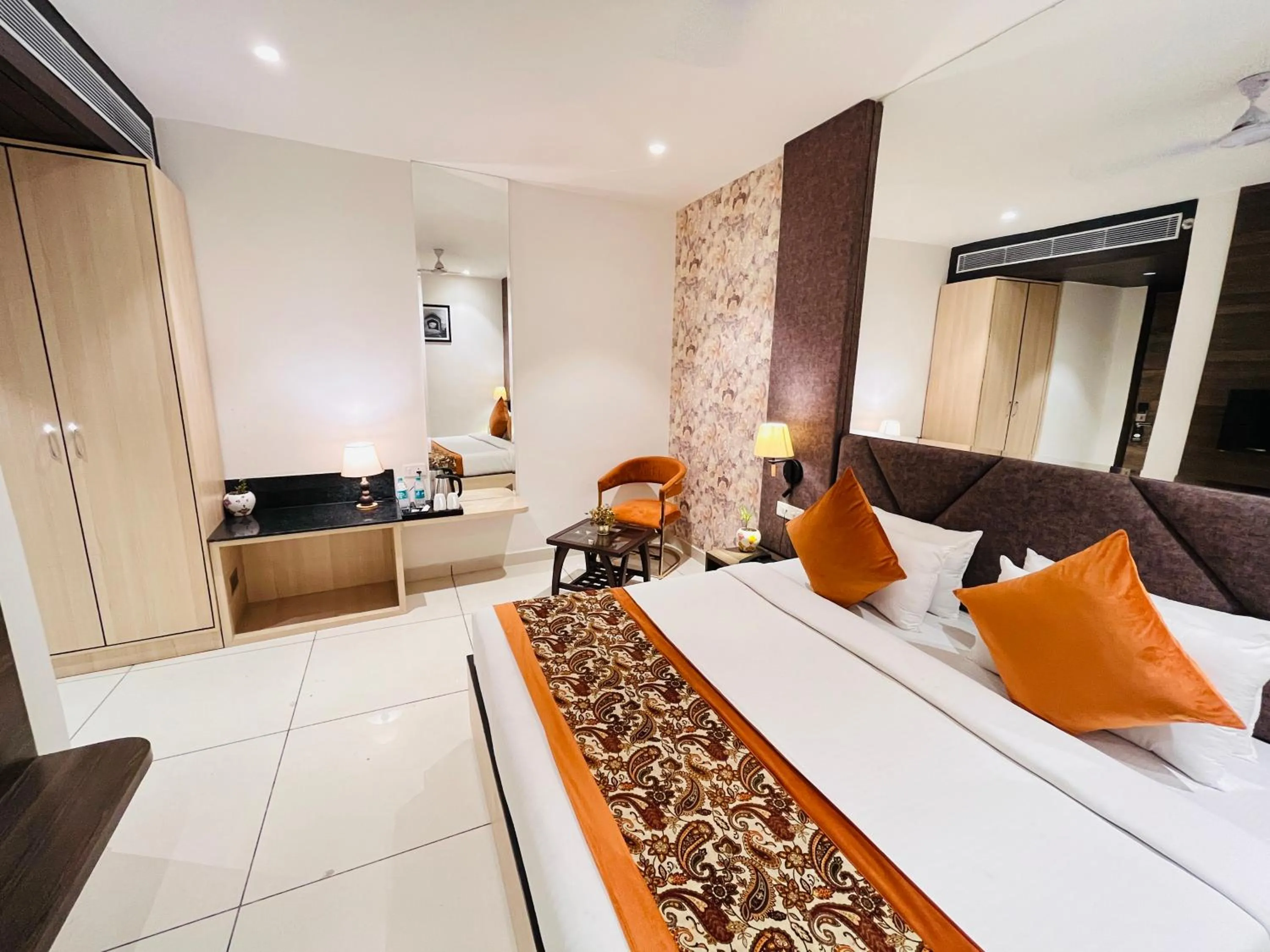 Bed in Hotel The Savode - Just 2 Mins From Golden Temple Amritsar