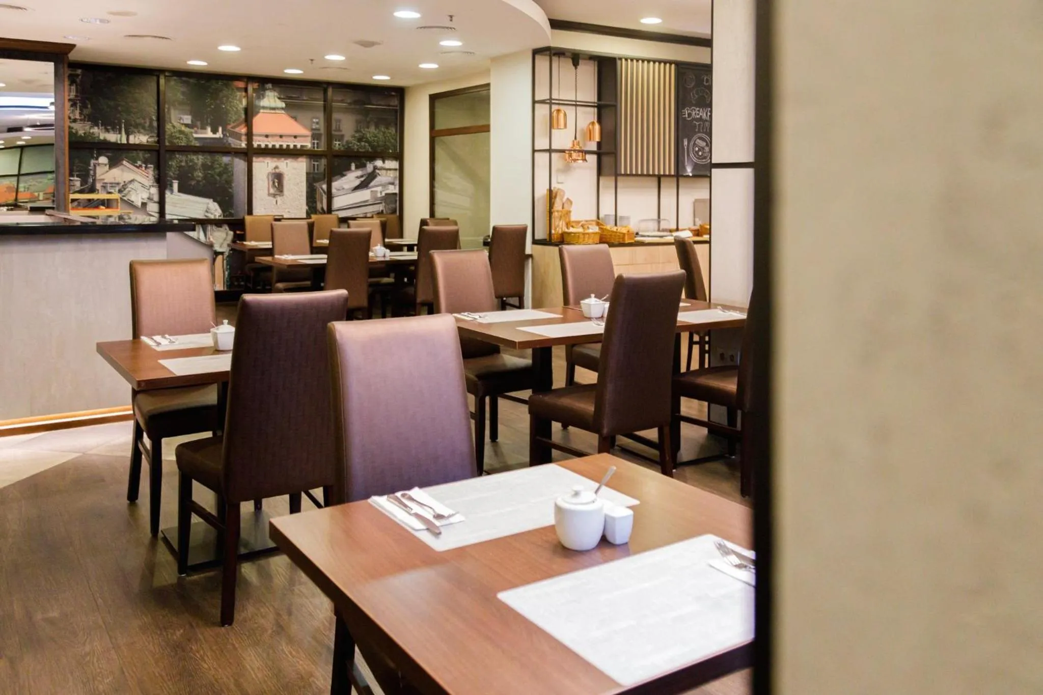 Restaurant/places to eat in Holiday Inn Krakow City Centre by IHG