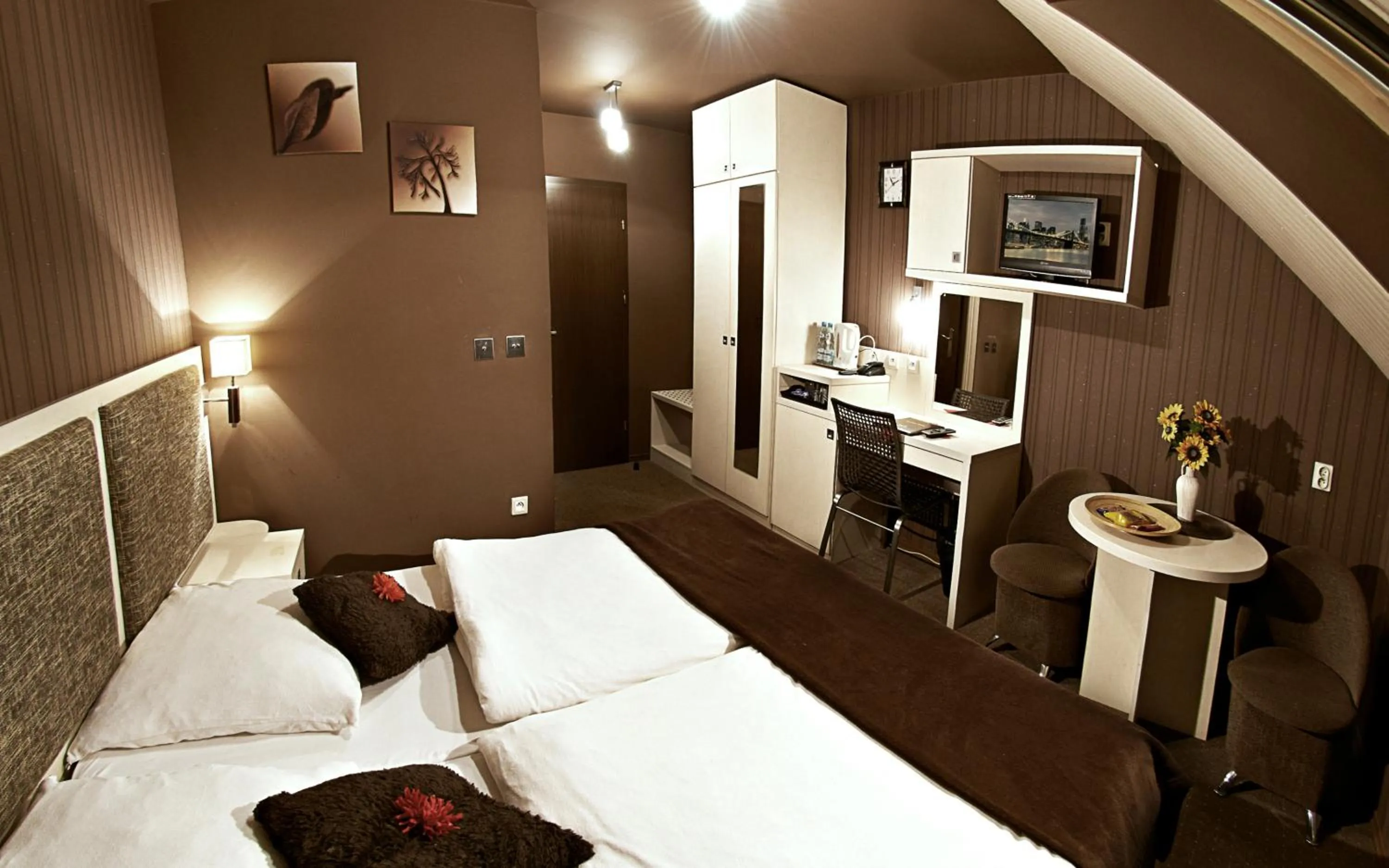 Double or Twin Room with Private Bathroom in Apart A2 Poznań - 24h - self check-in - Free Parking