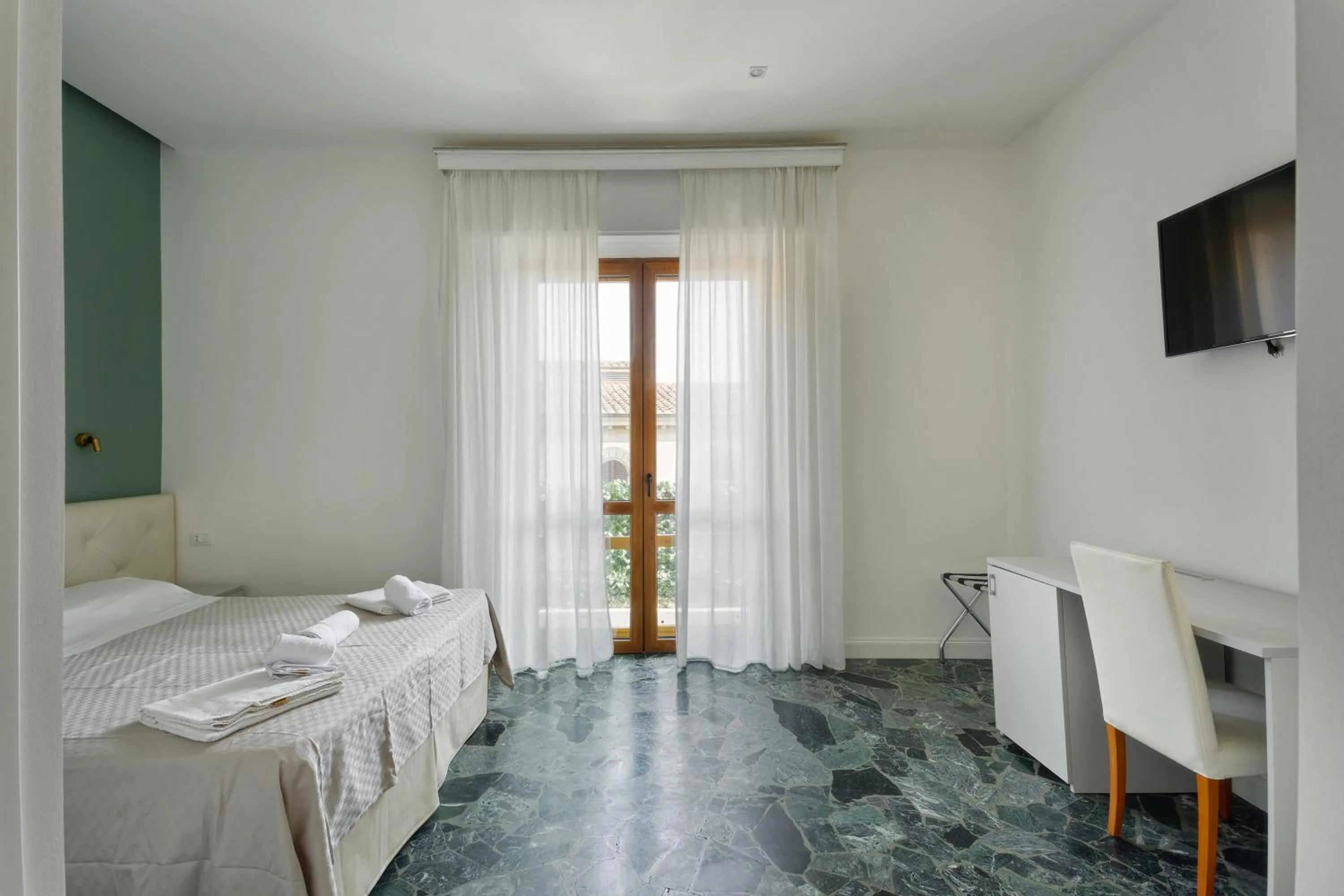 Photo of the whole room, Bed in Jade B&B