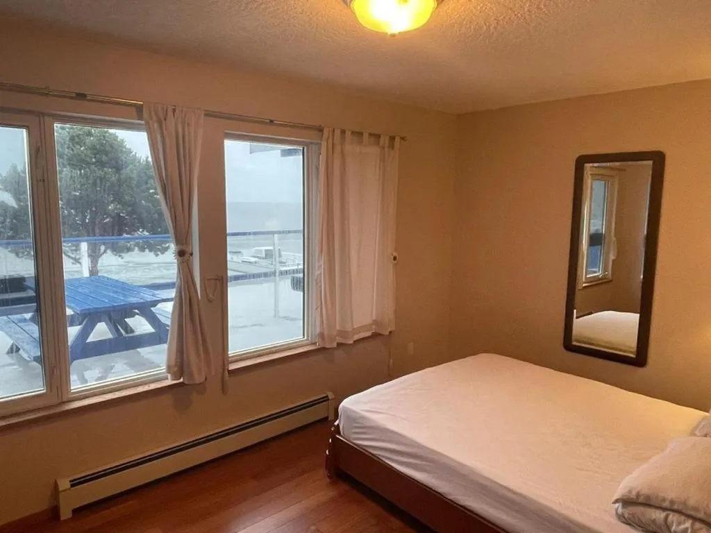 Bedroom, Bed in Metchosin Beach House