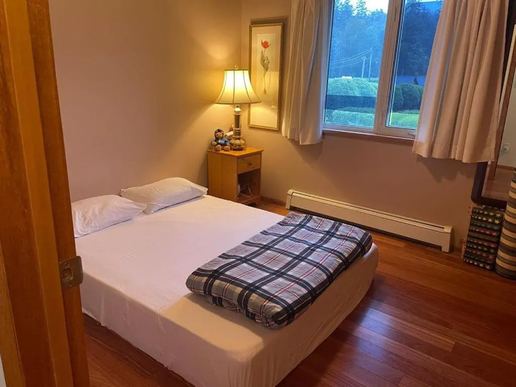 Bedroom, Bed in Metchosin Beach House