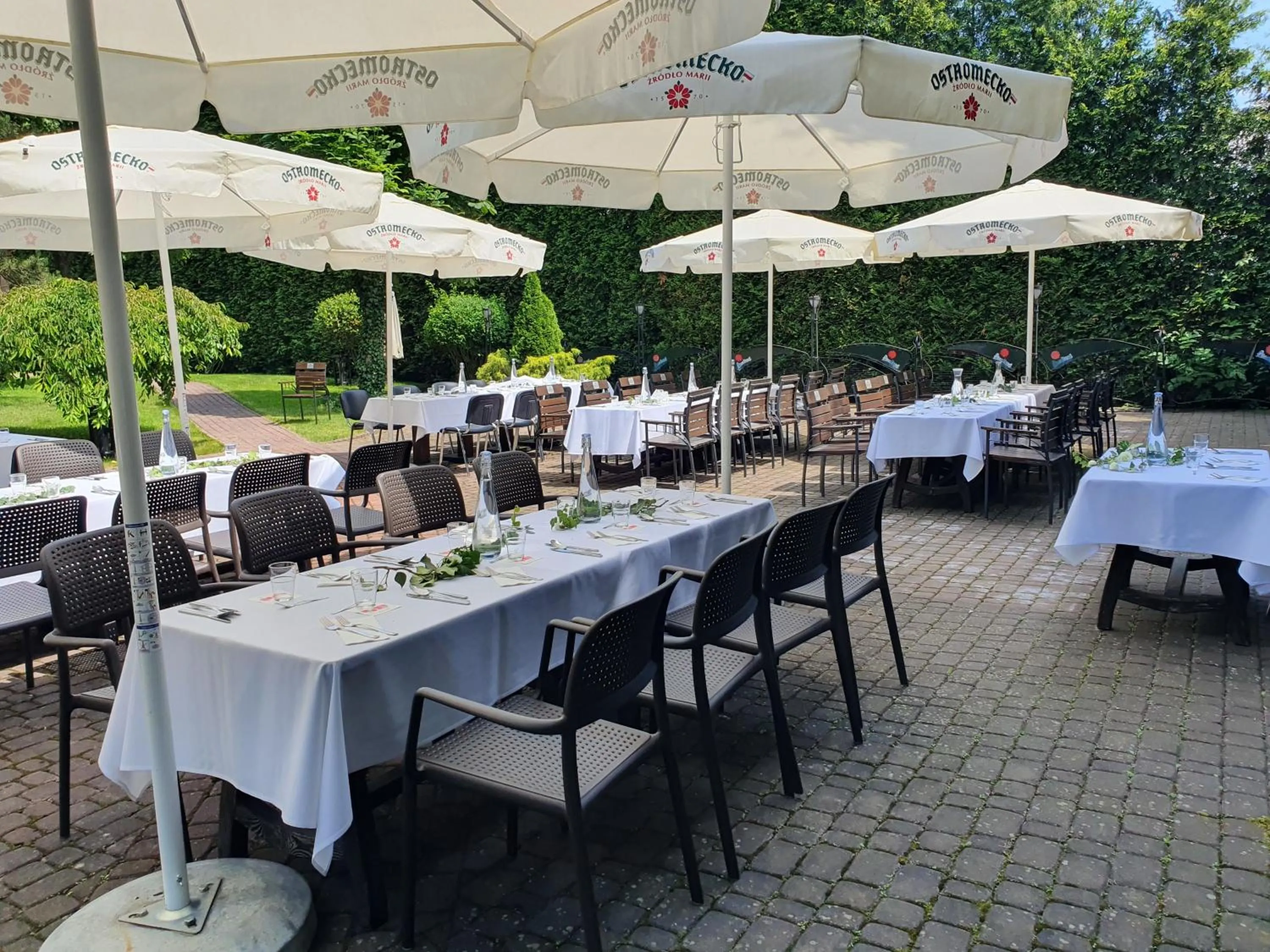 Restaurant/places to eat in Booking Hotel & Spa