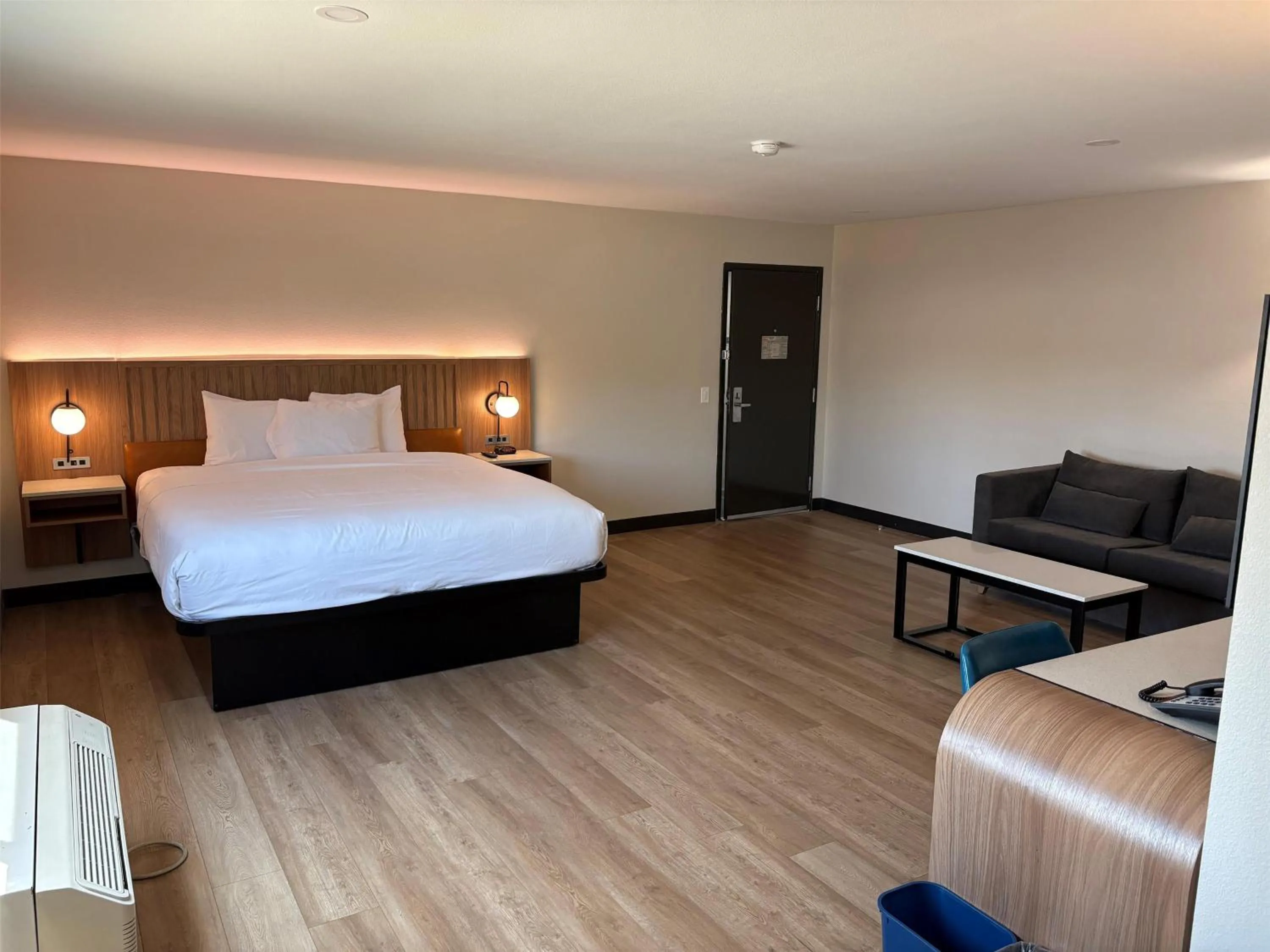 Photo of the whole room, Bed in Best Western San Diego Pacific Beach/Mission Bay