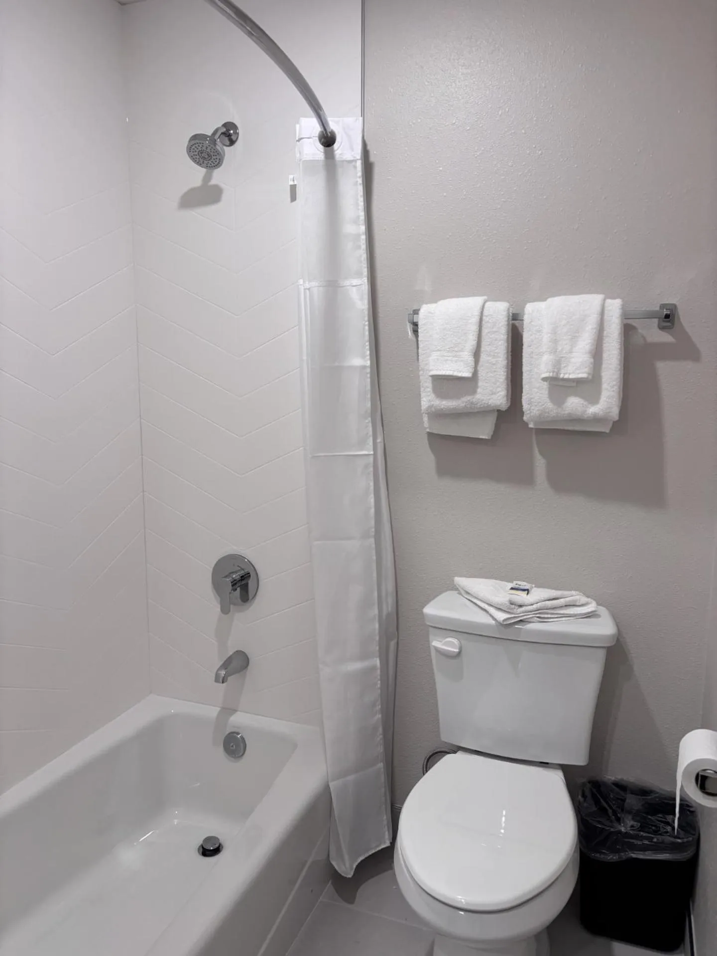 Shower in Mission Bay Inn San Diego