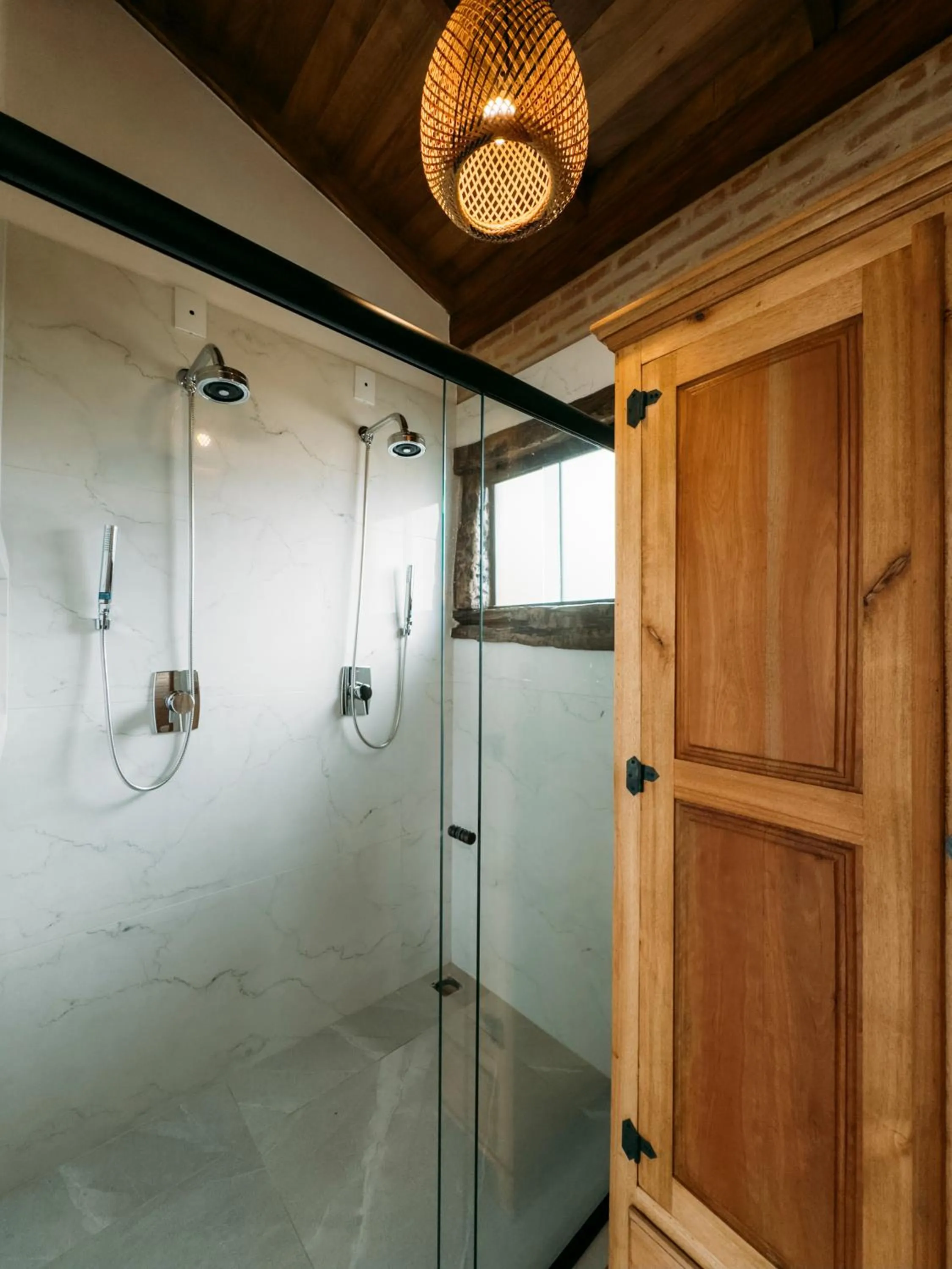 Shower in Pousada Trem Chic