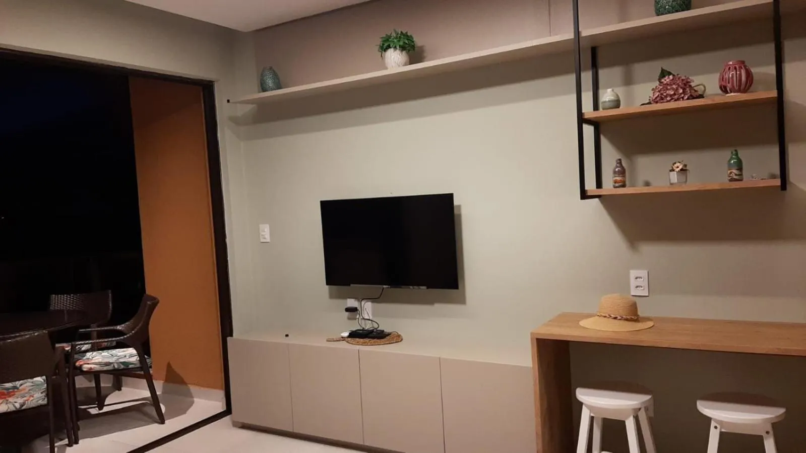 TV and multimedia in FLAT ECO RESORT PRAIA DOS CARNEIROS