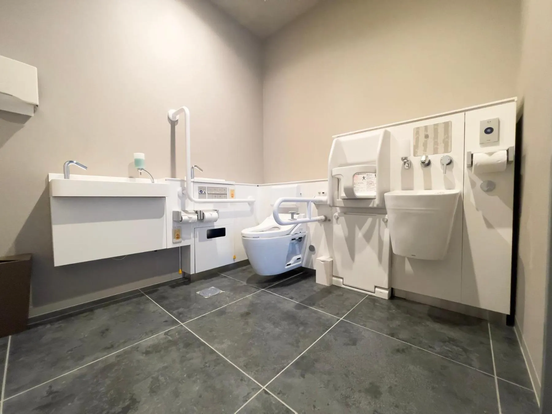 Toilet in Super Hotel Premier Ikebukuro Natural Hot Spring