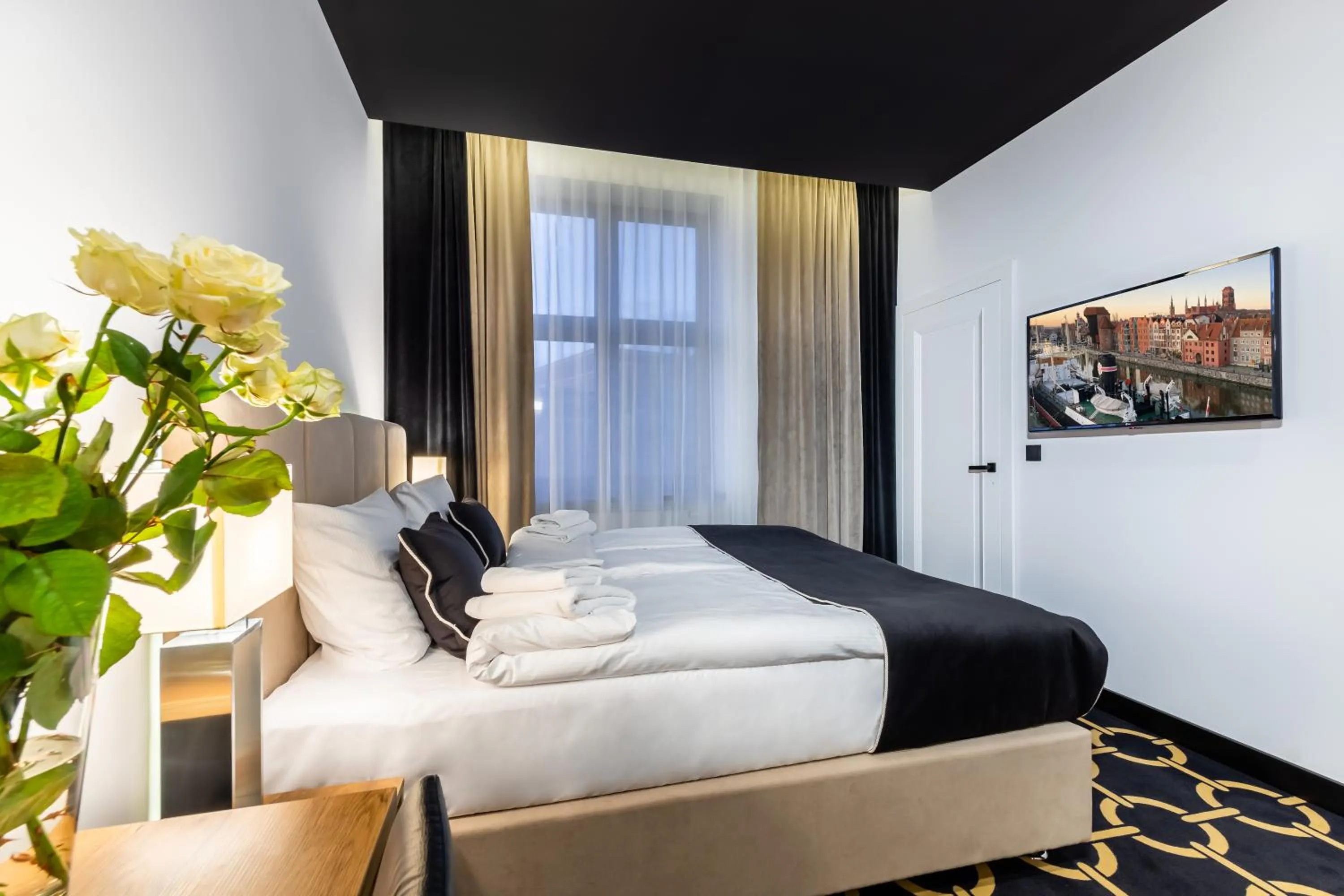 Photo of the whole room, Bed in Jess Krolewski Gdansk Old Town