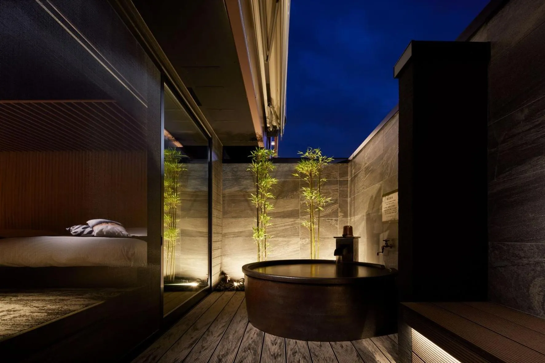 Open Air Bath, Bed in Yatomi Hotel Nuqu Natural Hot Spring