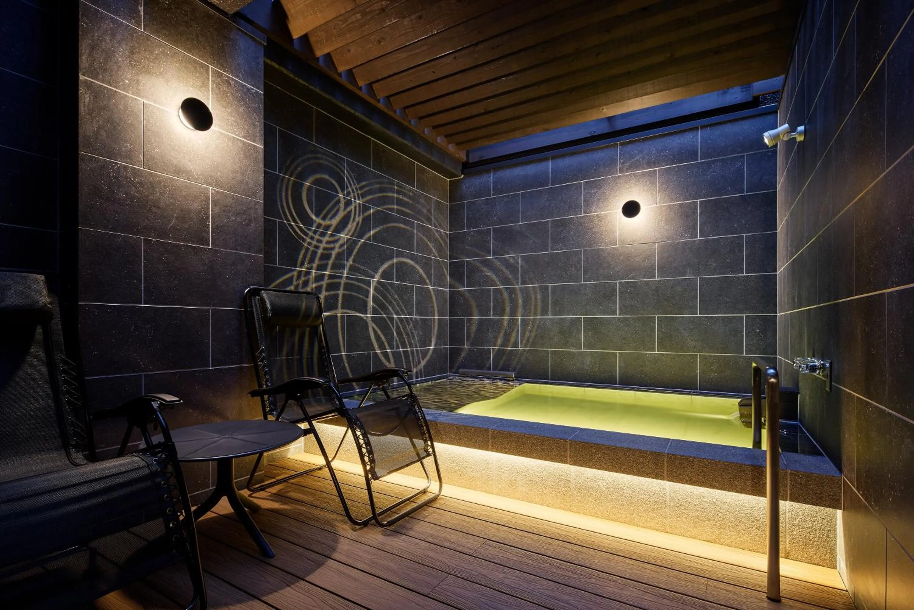 Open Air Bath in Yatomi Hotel Nuqu Natural Hot Spring