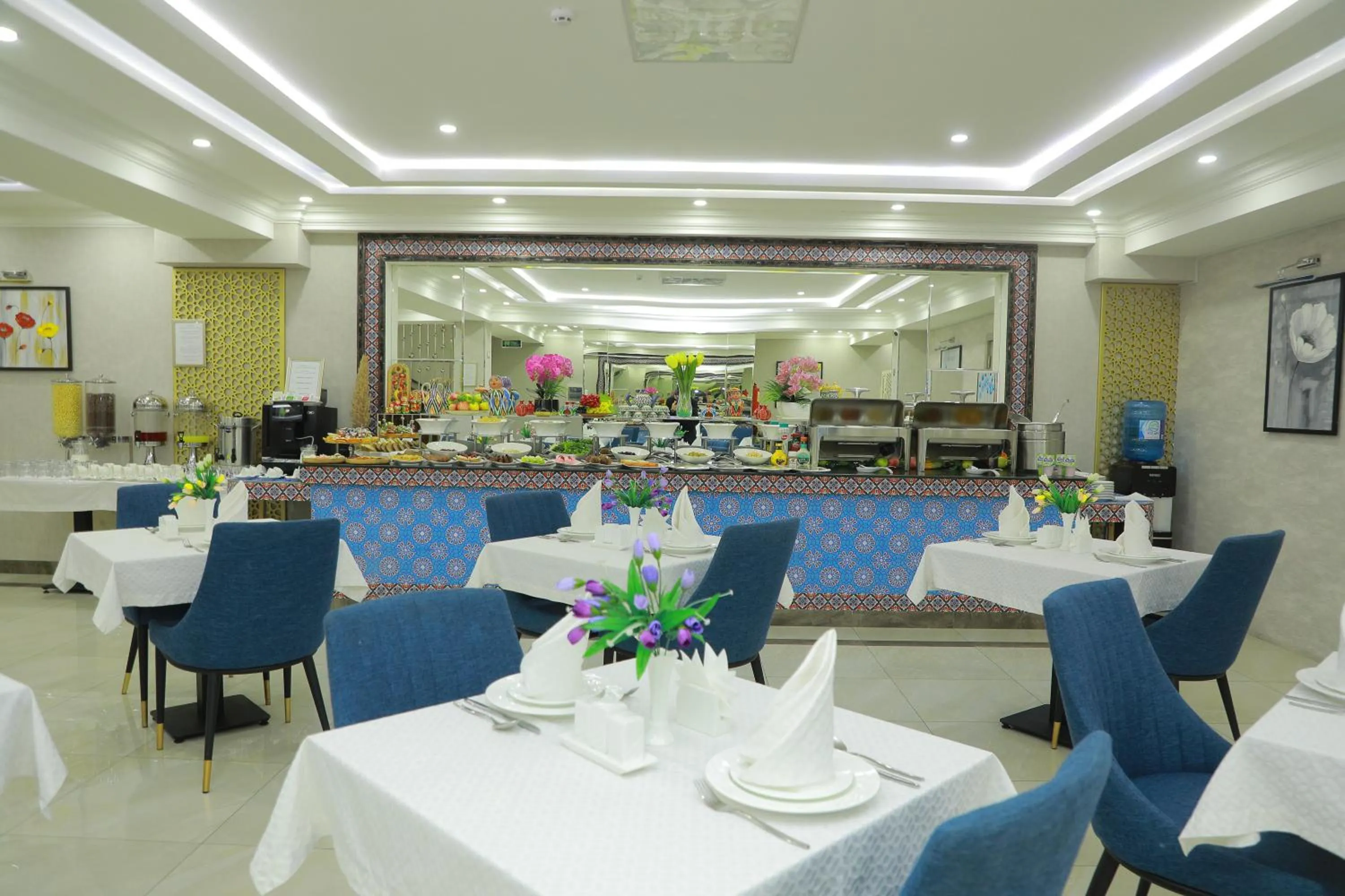 Restaurant/places to eat in Human Hotel