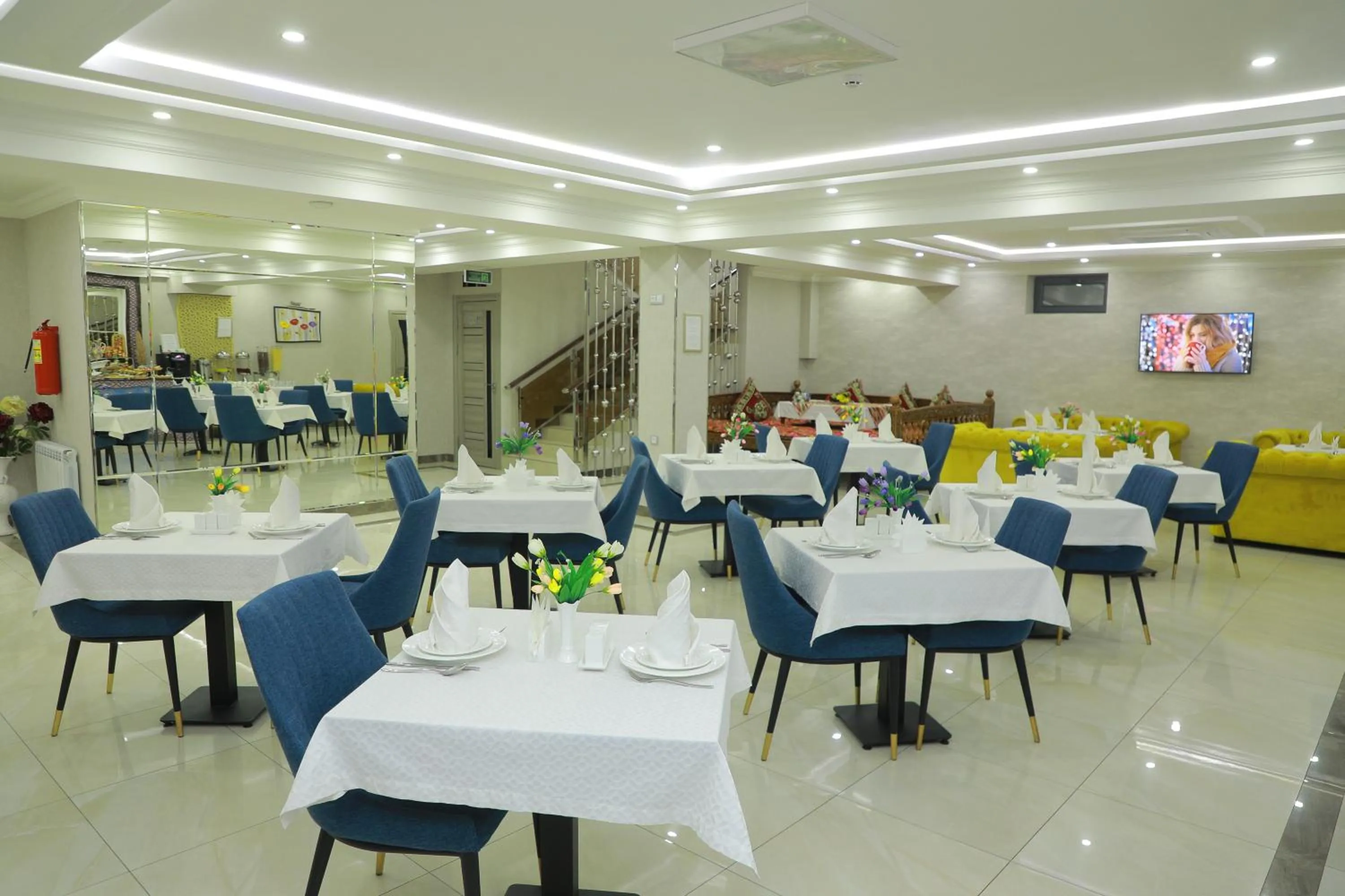 Restaurant/places to eat in Human Hotel