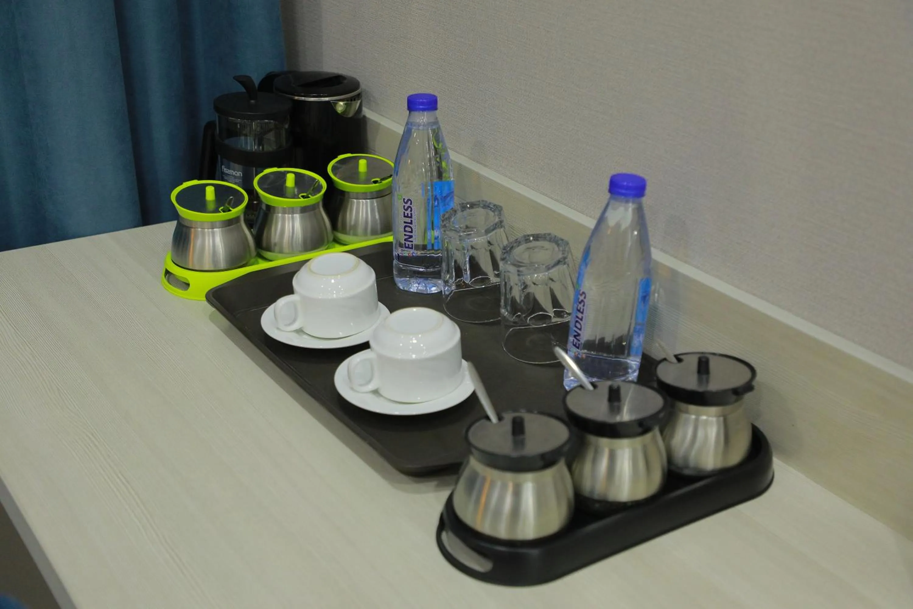 Coffee/tea facilities in Human Hotel