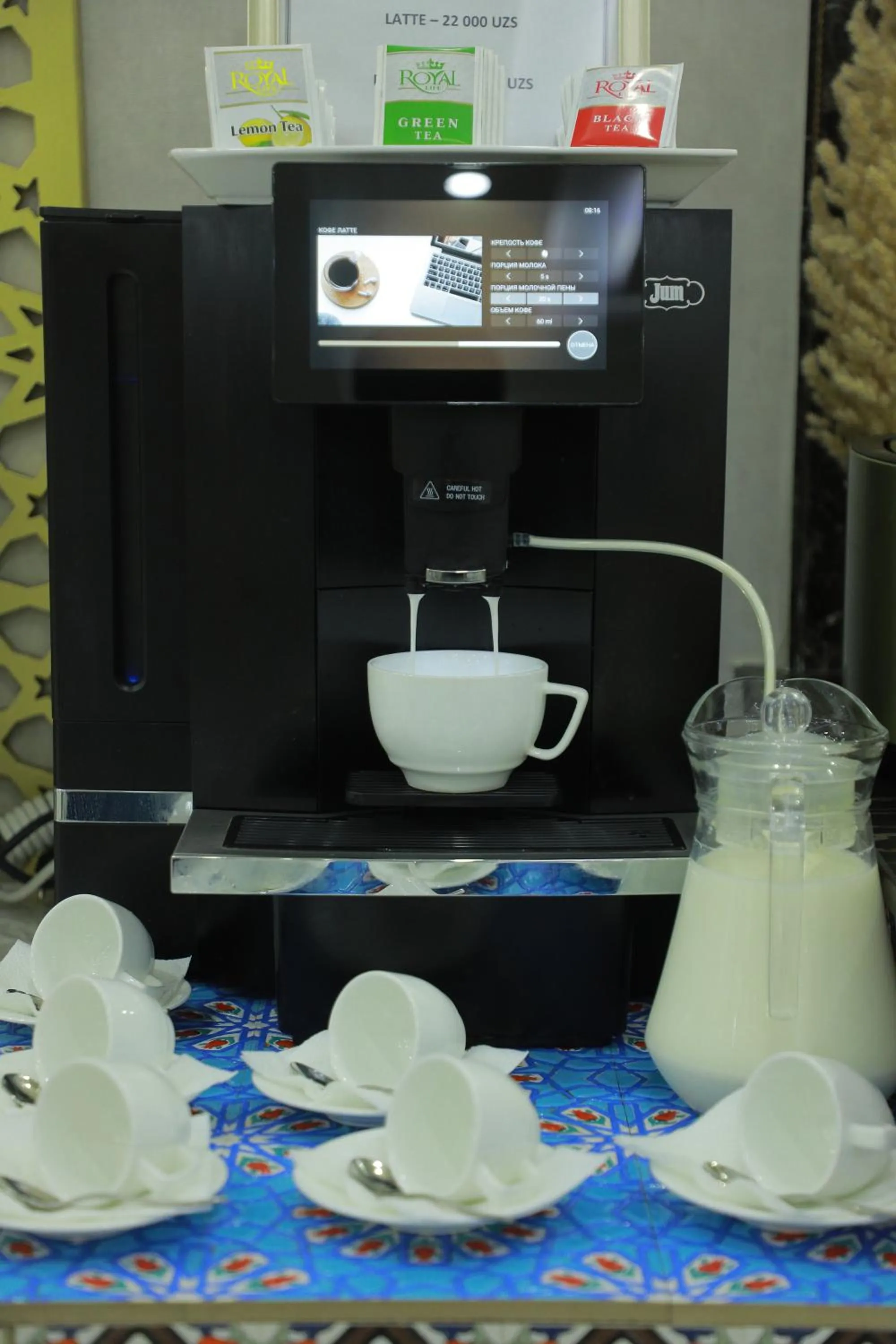 Coffee/tea facilities in Human Hotel