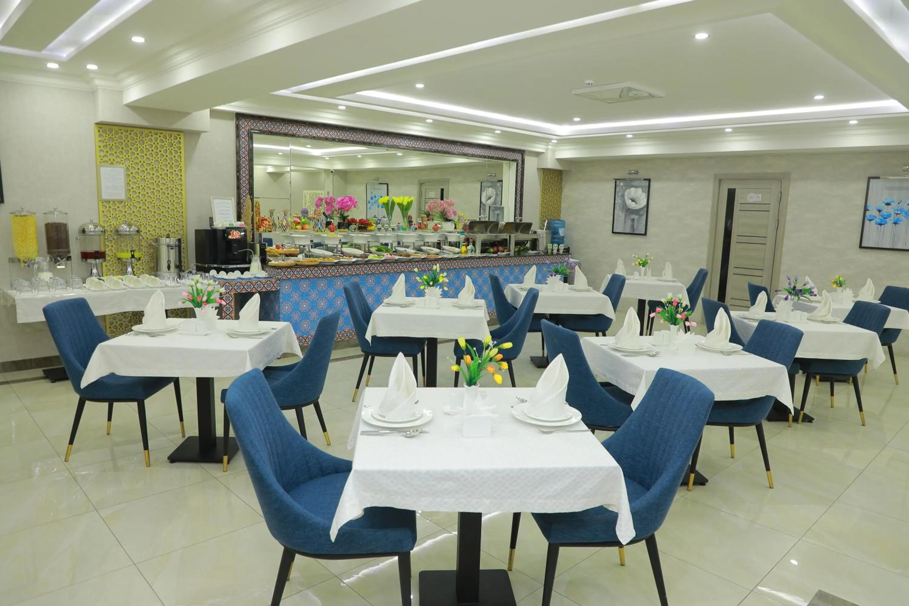 Restaurant/places to eat in Human Hotel