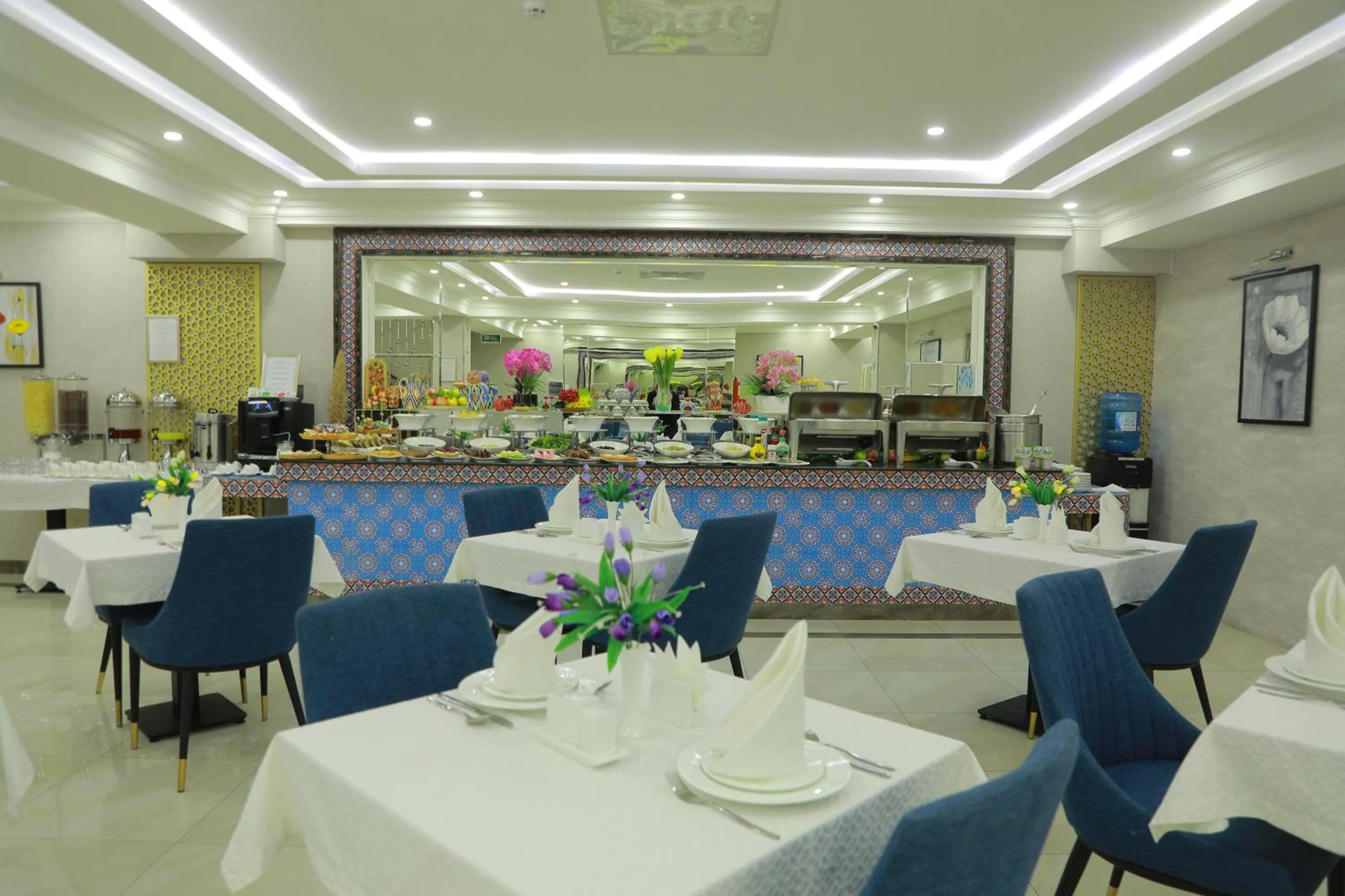 Restaurant/places to eat in Human Hotel