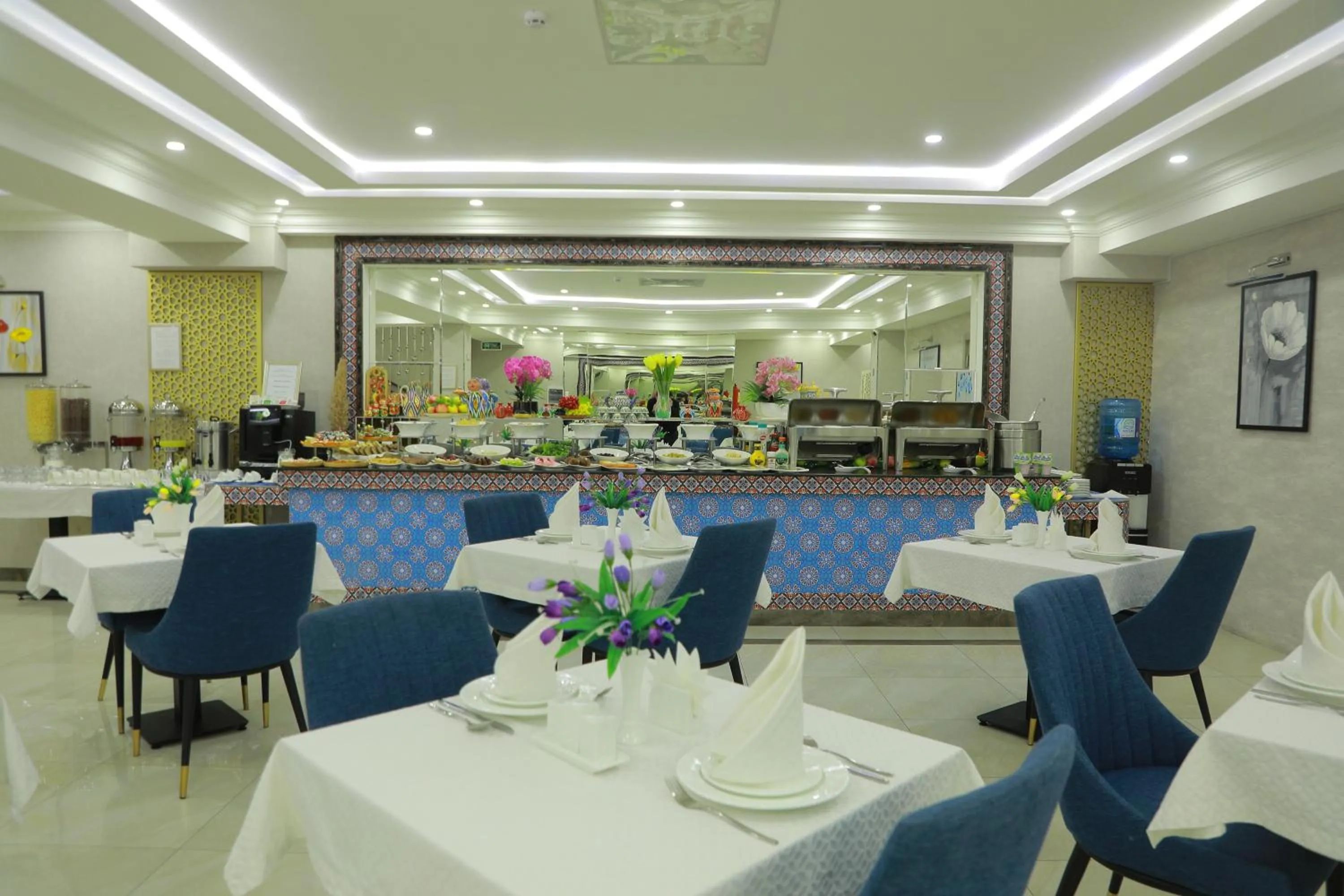 Restaurant/places to eat in Human Hotel