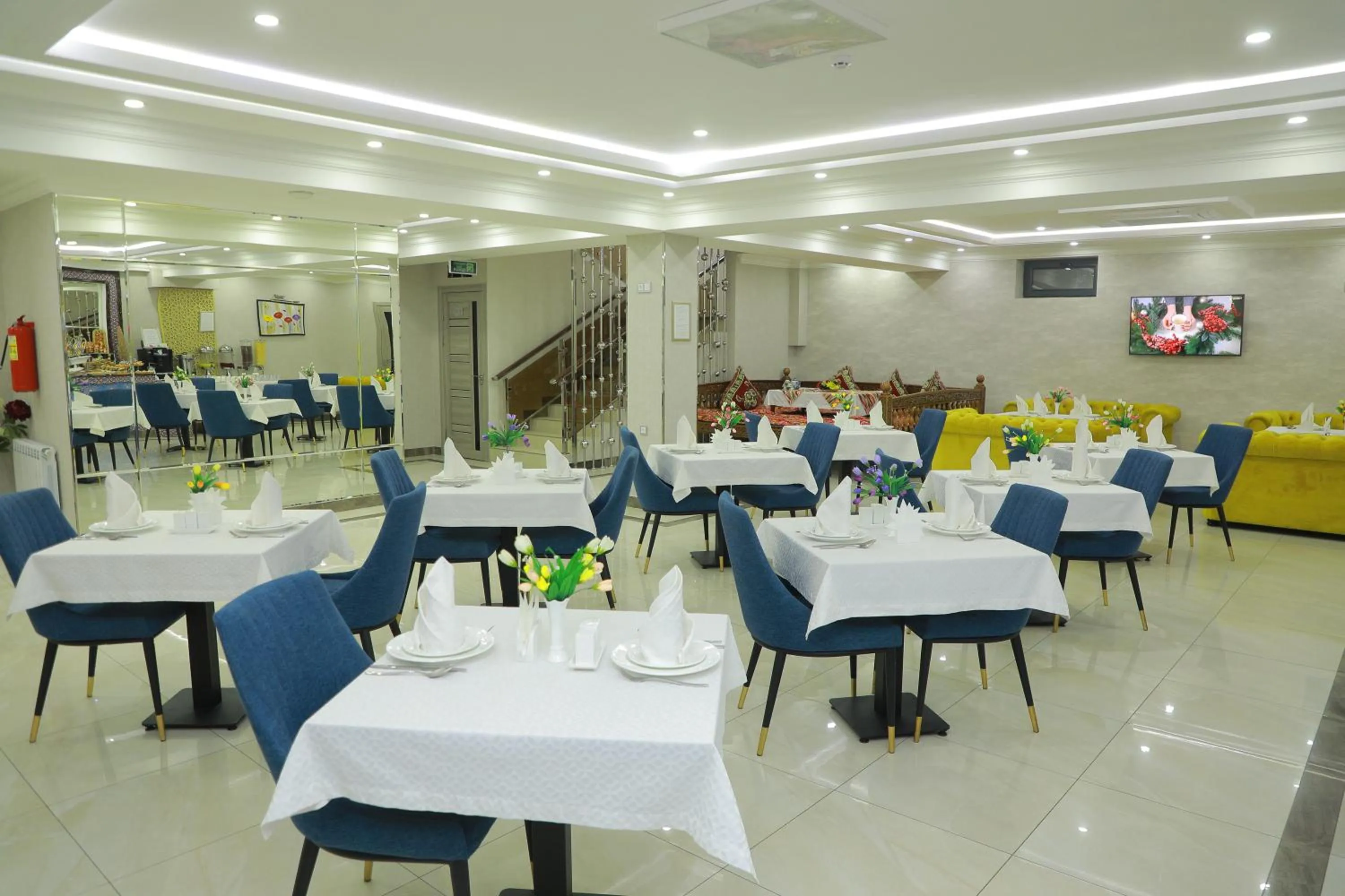 Restaurant/places to eat in Human Hotel