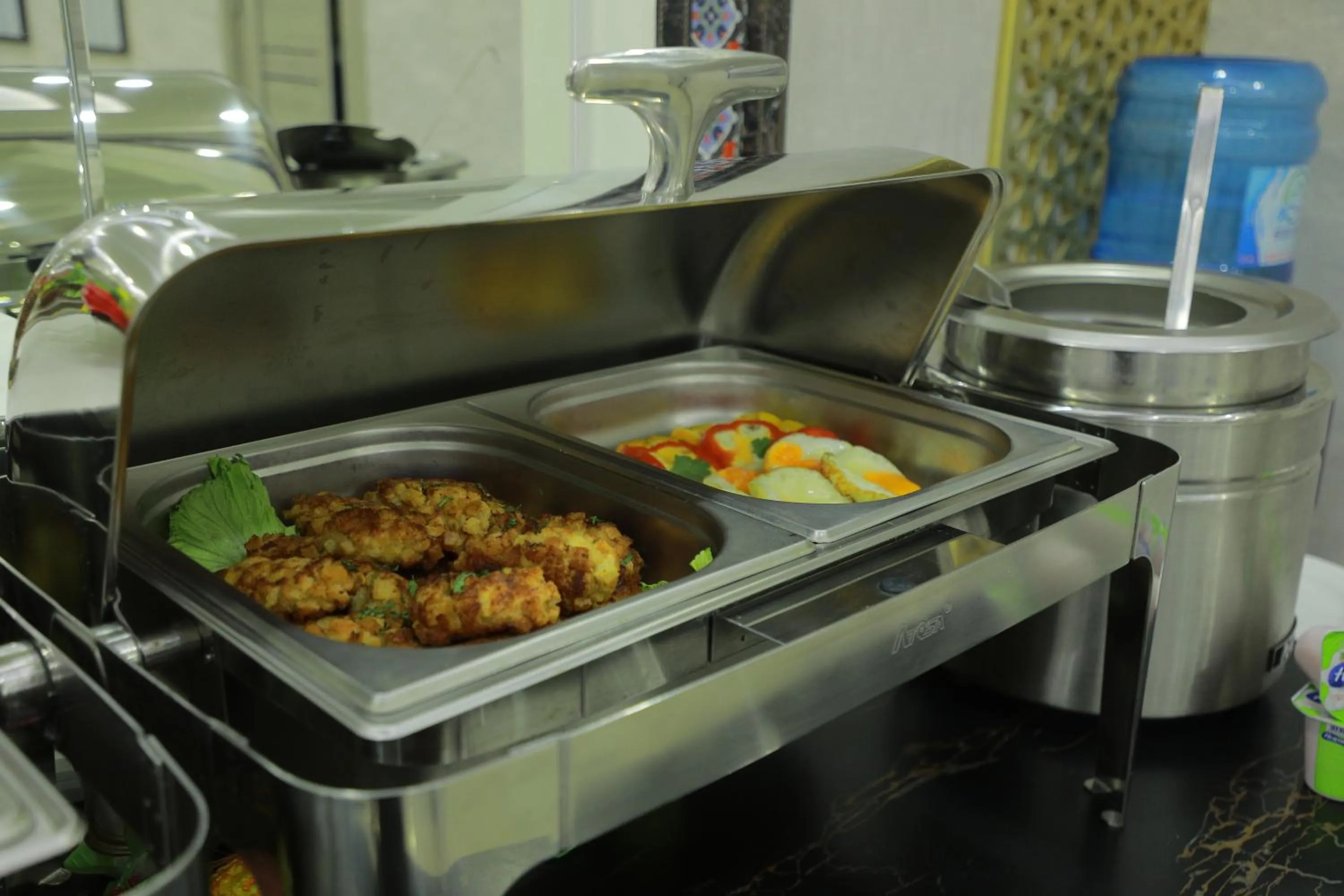 Food and drinks in Human Hotel