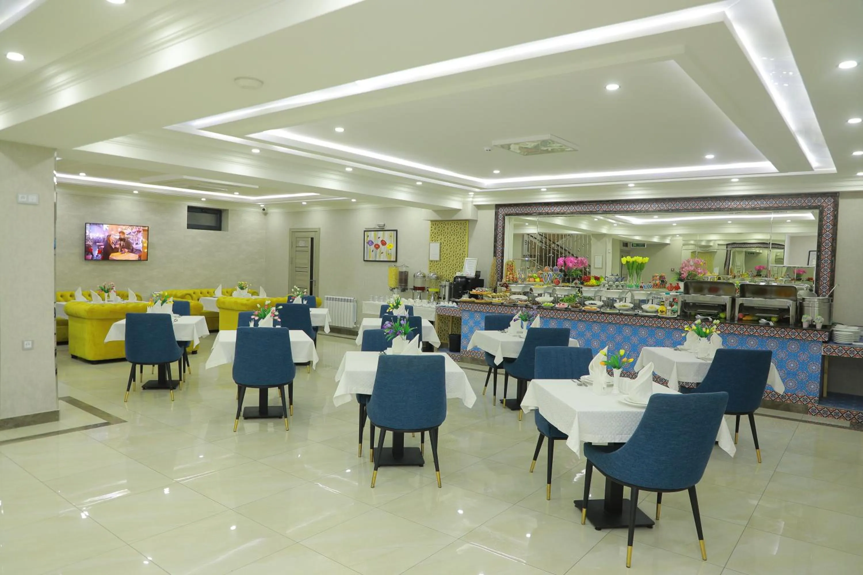 Restaurant/places to eat in Human Hotel