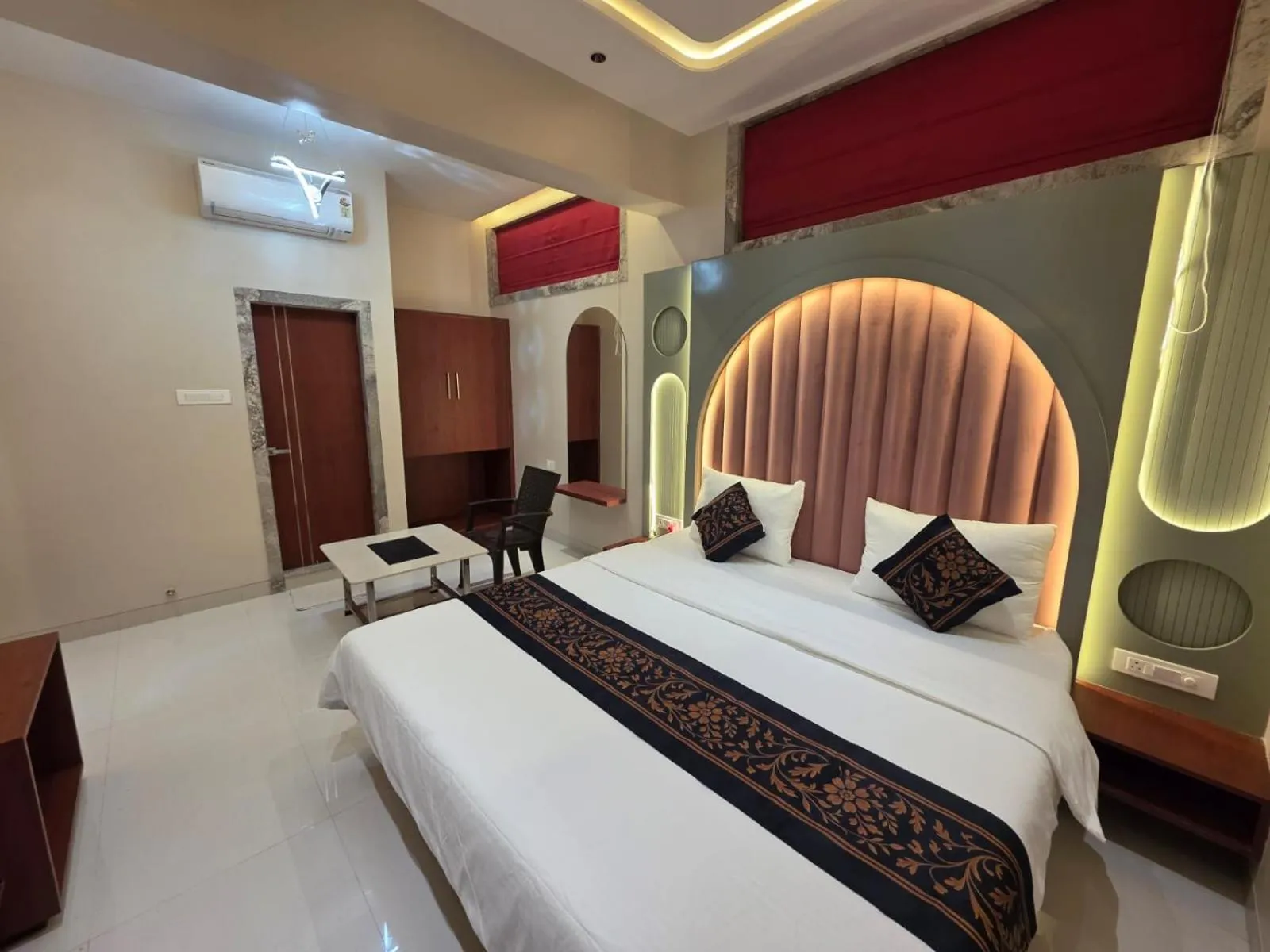 Bed in Hotel Modi Samrat