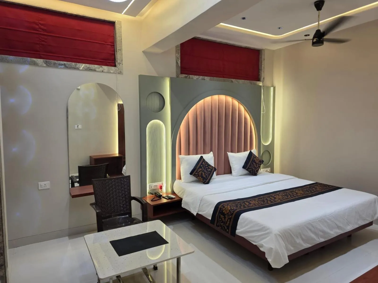 Bed in Hotel Modi Samrat
