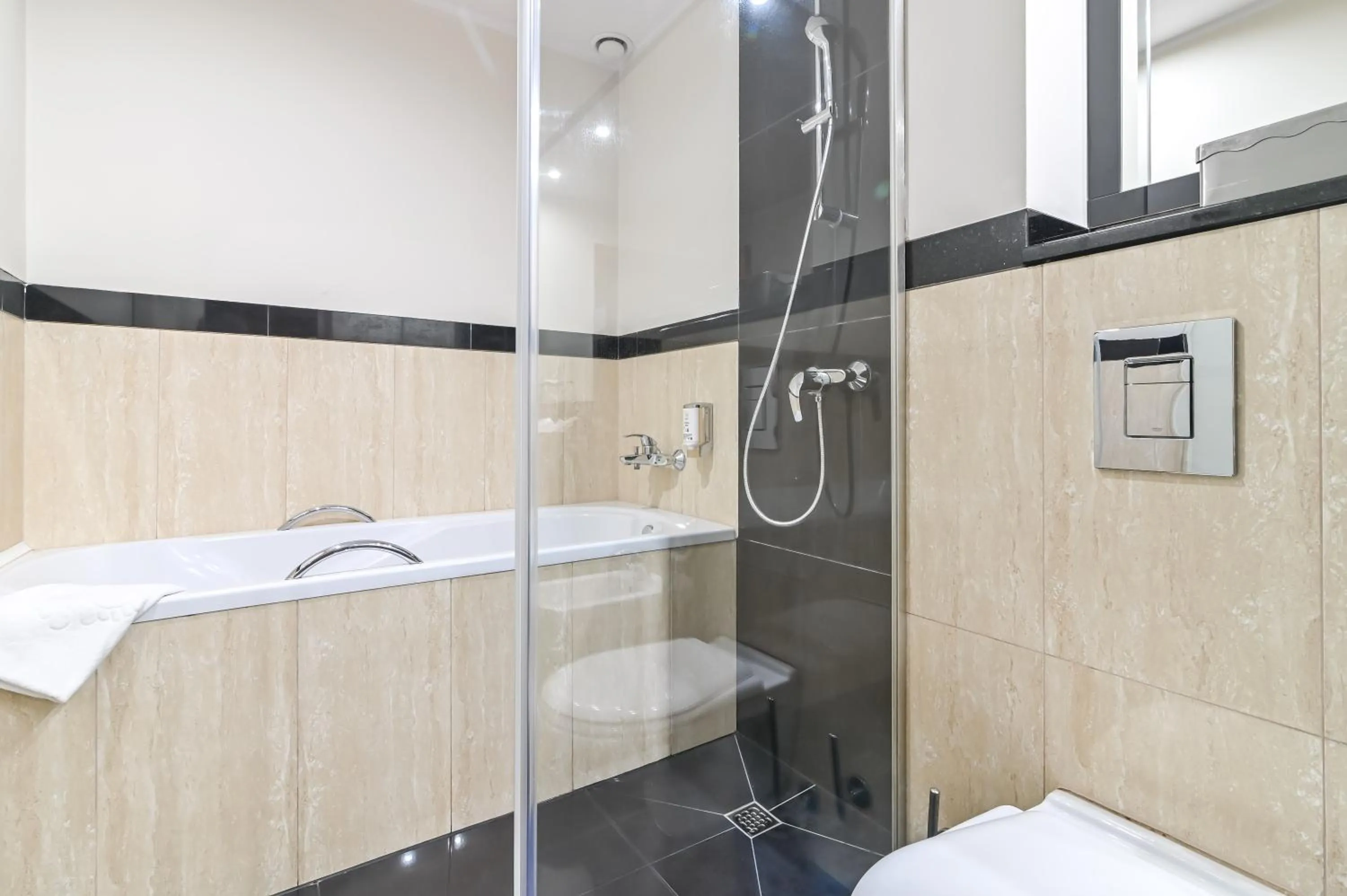 Shower in Hotel SPA Faltom Gdynia Rumia